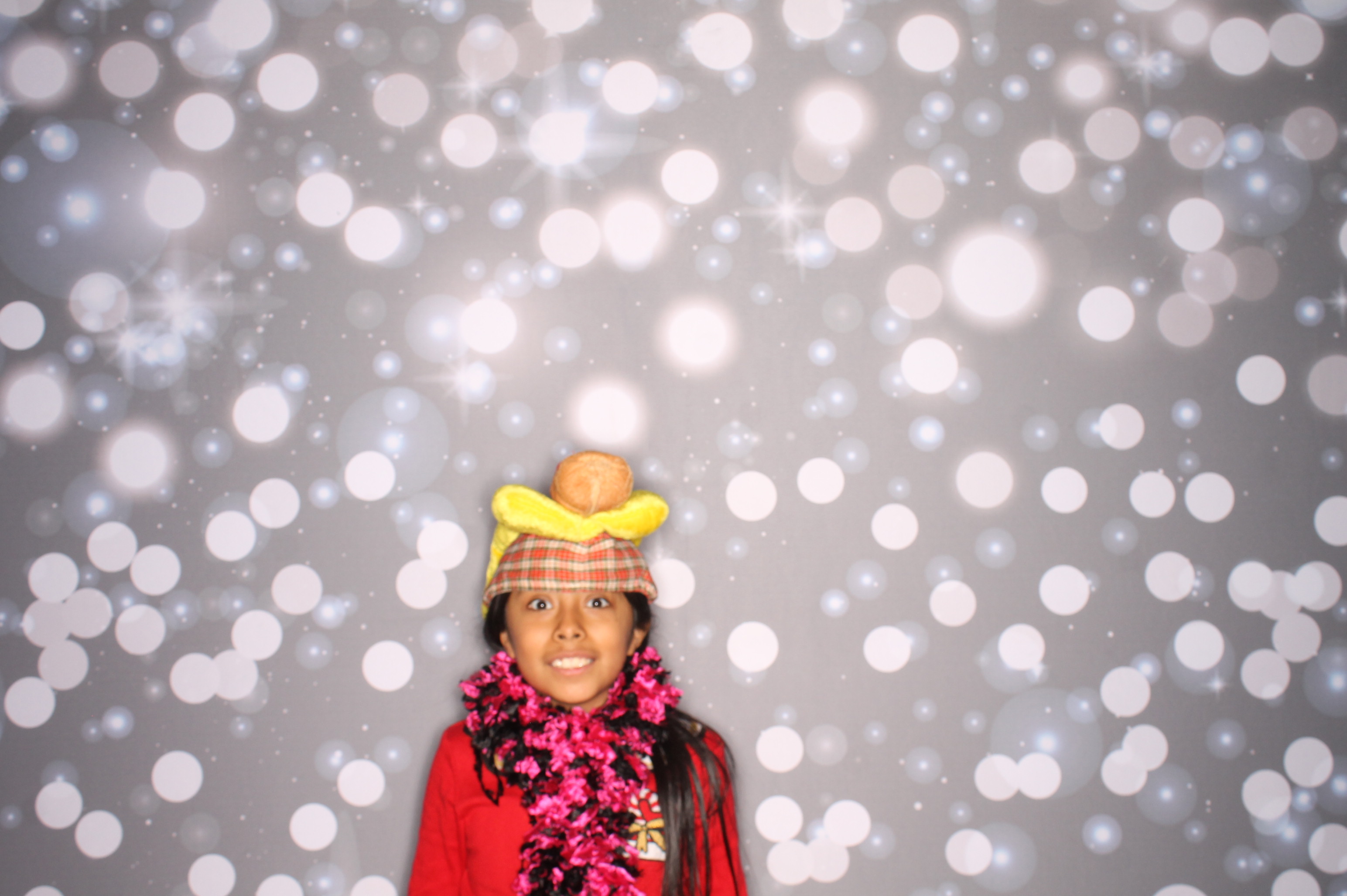GE Feliz Navidad | View more photos from the event at gallery.photoboothcincy.com/u/PhotoBoothCincy/GE-Feliz-Navidad