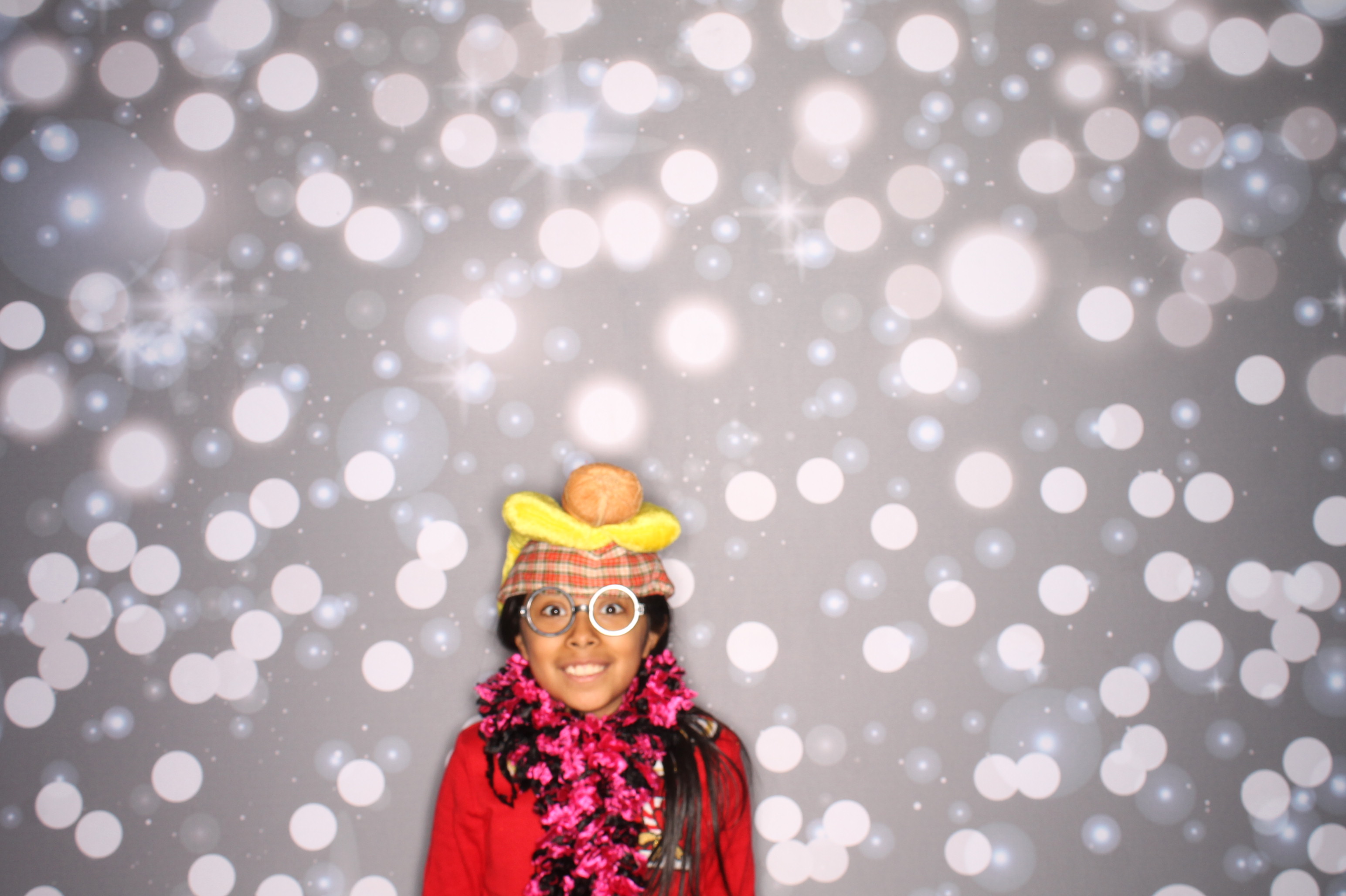 GE Feliz Navidad | View more photos from the event at gallery.photoboothcincy.com/u/PhotoBoothCincy/GE-Feliz-Navidad