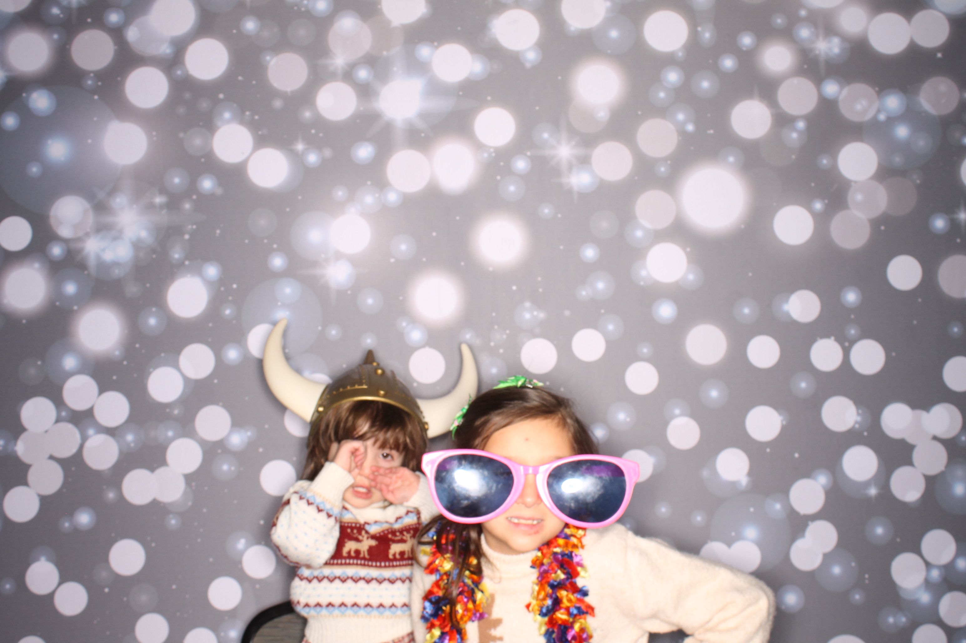 GE Feliz Navidad | View more photos from the event at gallery.photoboothcincy.com/u/PhotoBoothCincy/GE-Feliz-Navidad