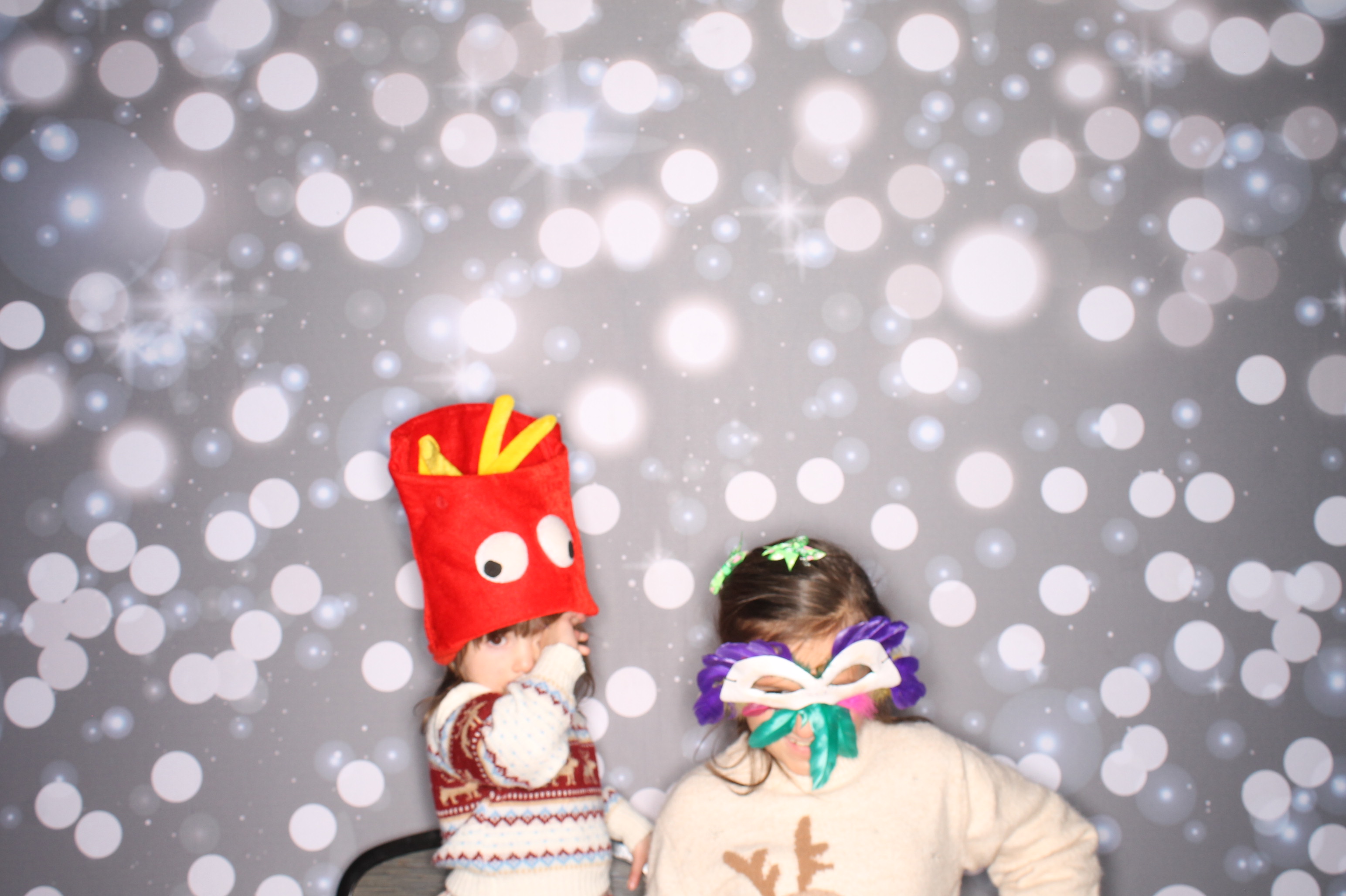 GE Feliz Navidad | View more photos from the event at gallery.photoboothcincy.com/u/PhotoBoothCincy/GE-Feliz-Navidad