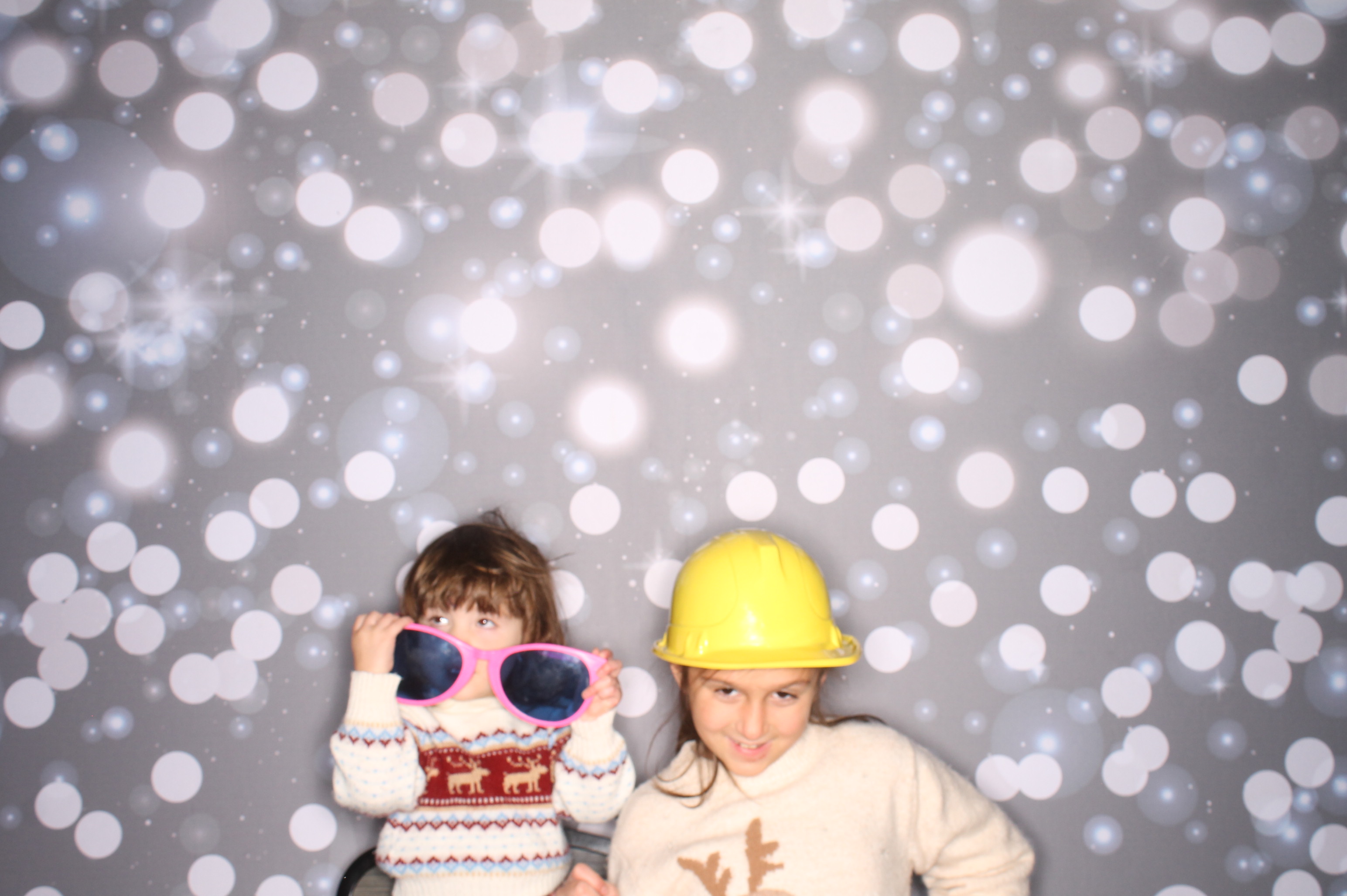 GE Feliz Navidad | View more photos from the event at gallery.photoboothcincy.com/u/PhotoBoothCincy/GE-Feliz-Navidad