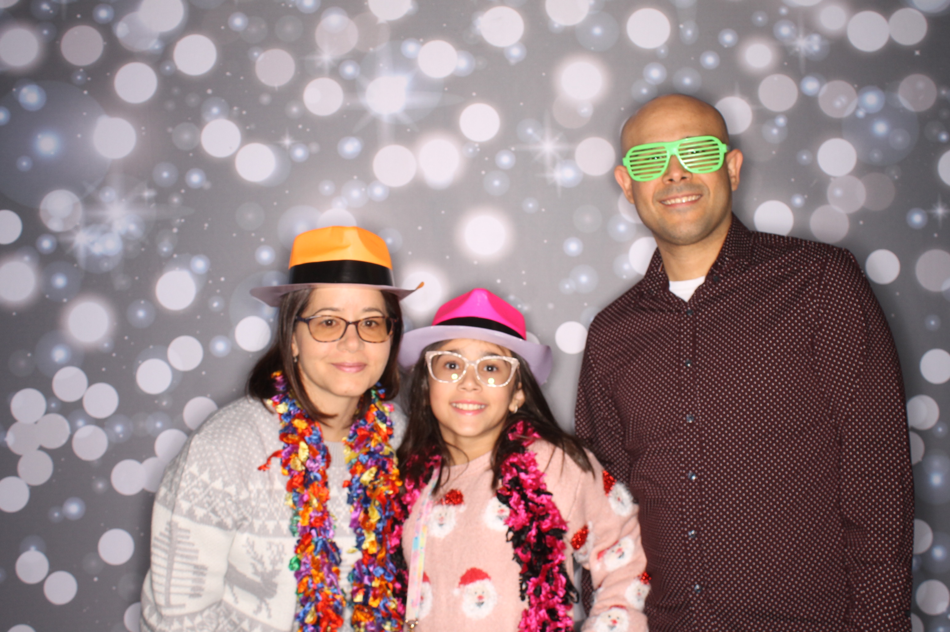 GE Feliz Navidad | View more photos from the event at gallery.photoboothcincy.com/u/PhotoBoothCincy/GE-Feliz-Navidad