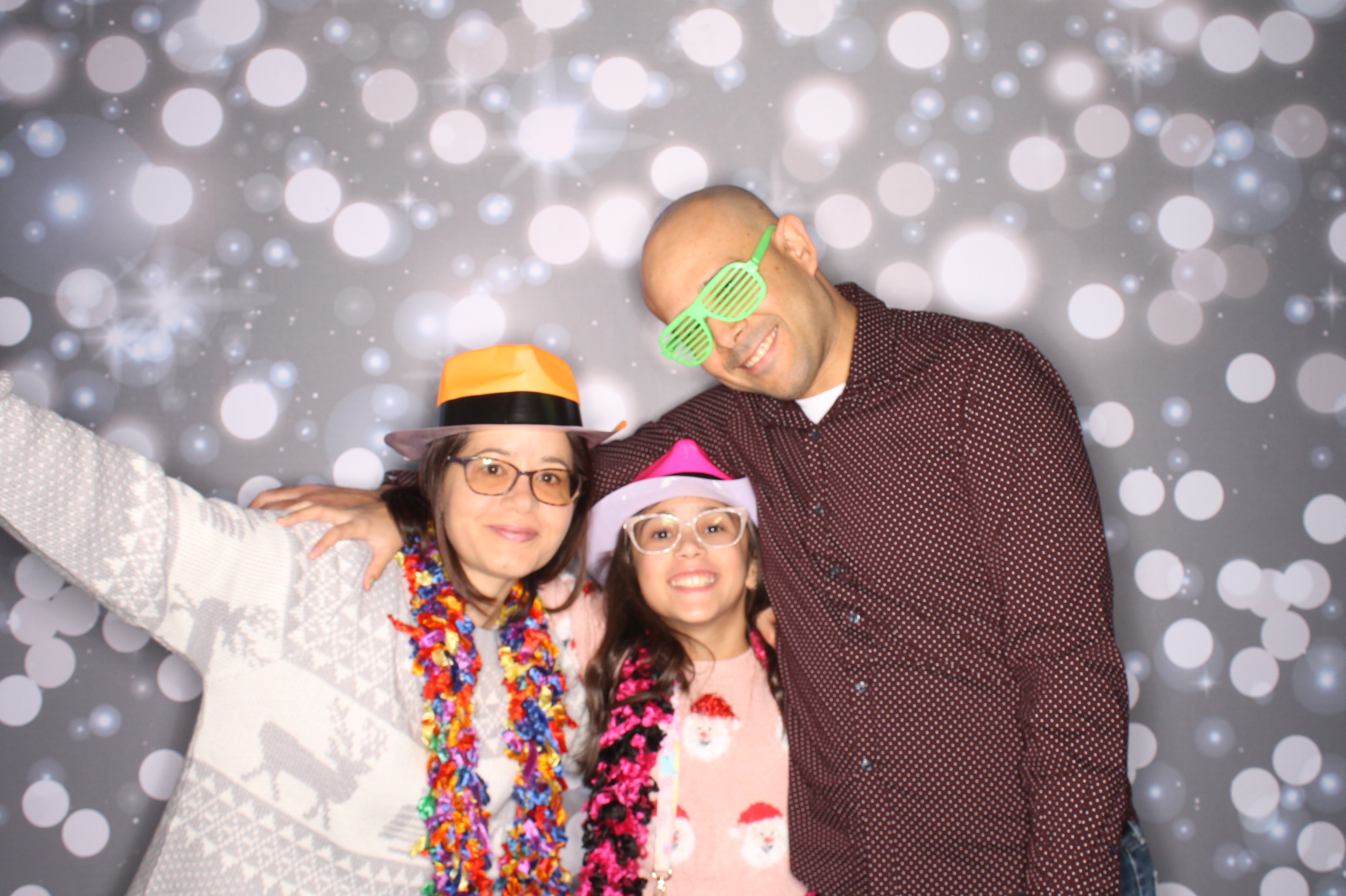 GE Feliz Navidad | View more photos from the event at gallery.photoboothcincy.com/u/PhotoBoothCincy/GE-Feliz-Navidad