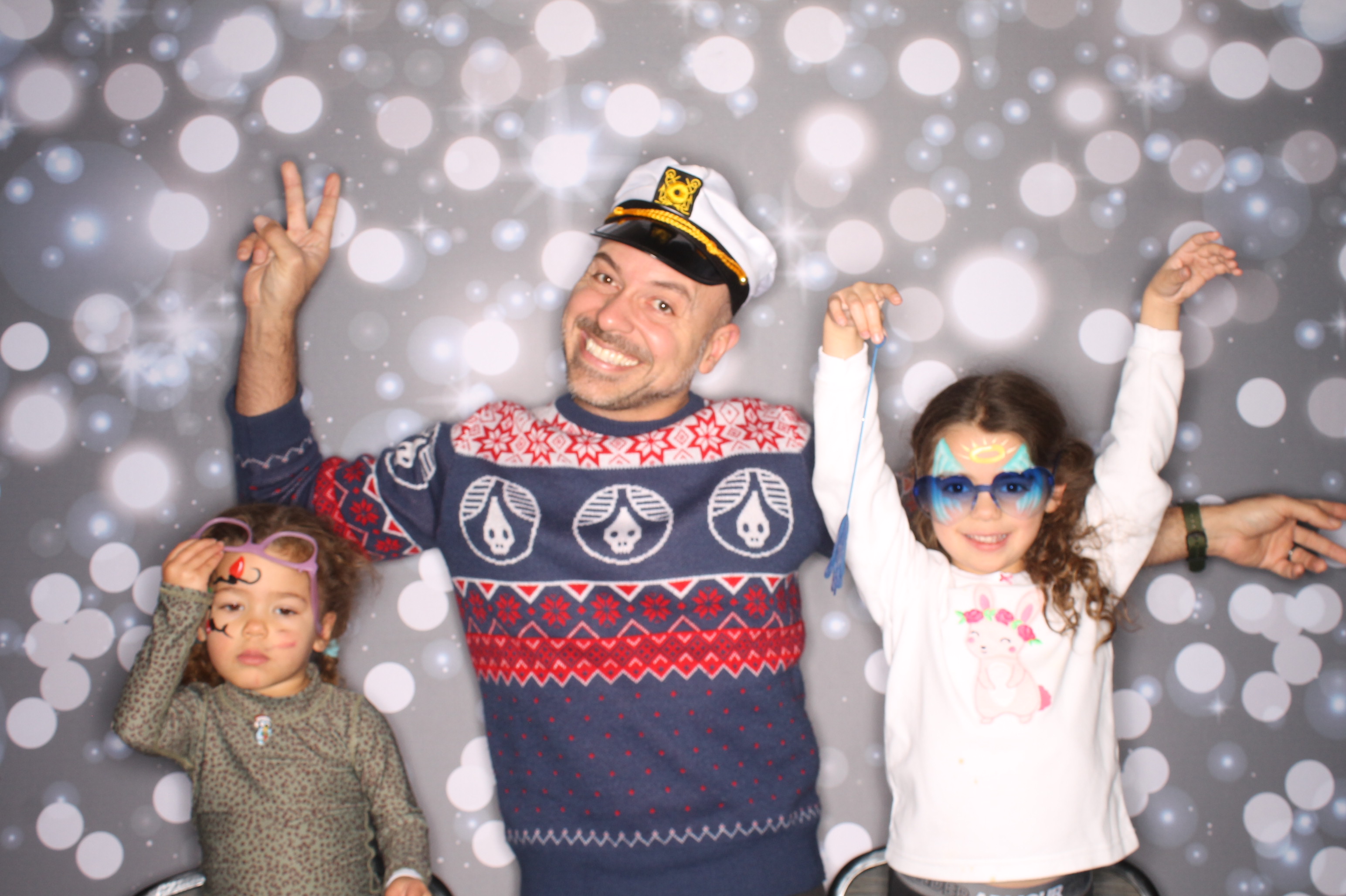 GE Feliz Navidad | View more photos from the event at gallery.photoboothcincy.com/u/PhotoBoothCincy/GE-Feliz-Navidad