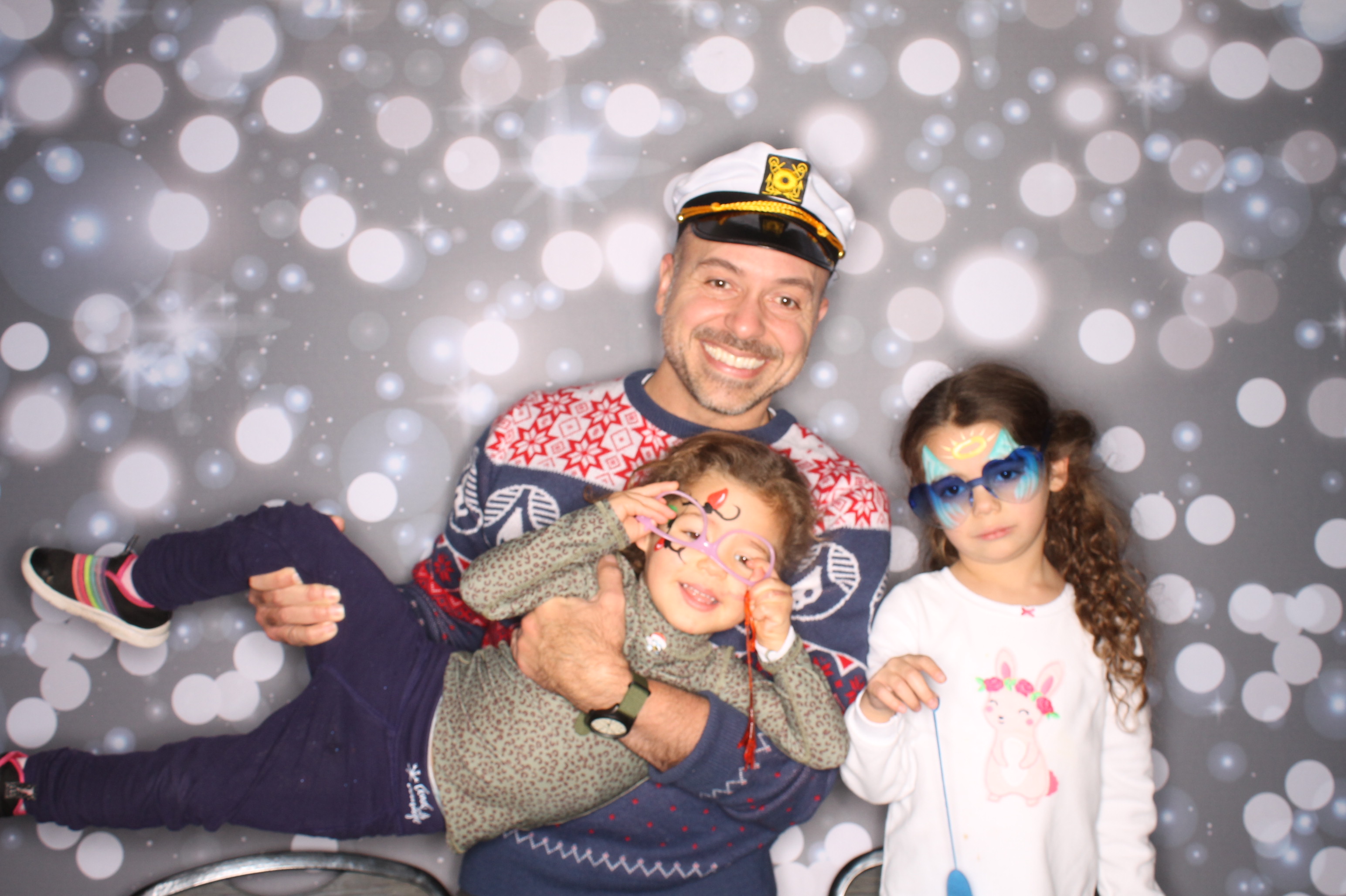 GE Feliz Navidad | View more photos from the event at gallery.photoboothcincy.com/u/PhotoBoothCincy/GE-Feliz-Navidad