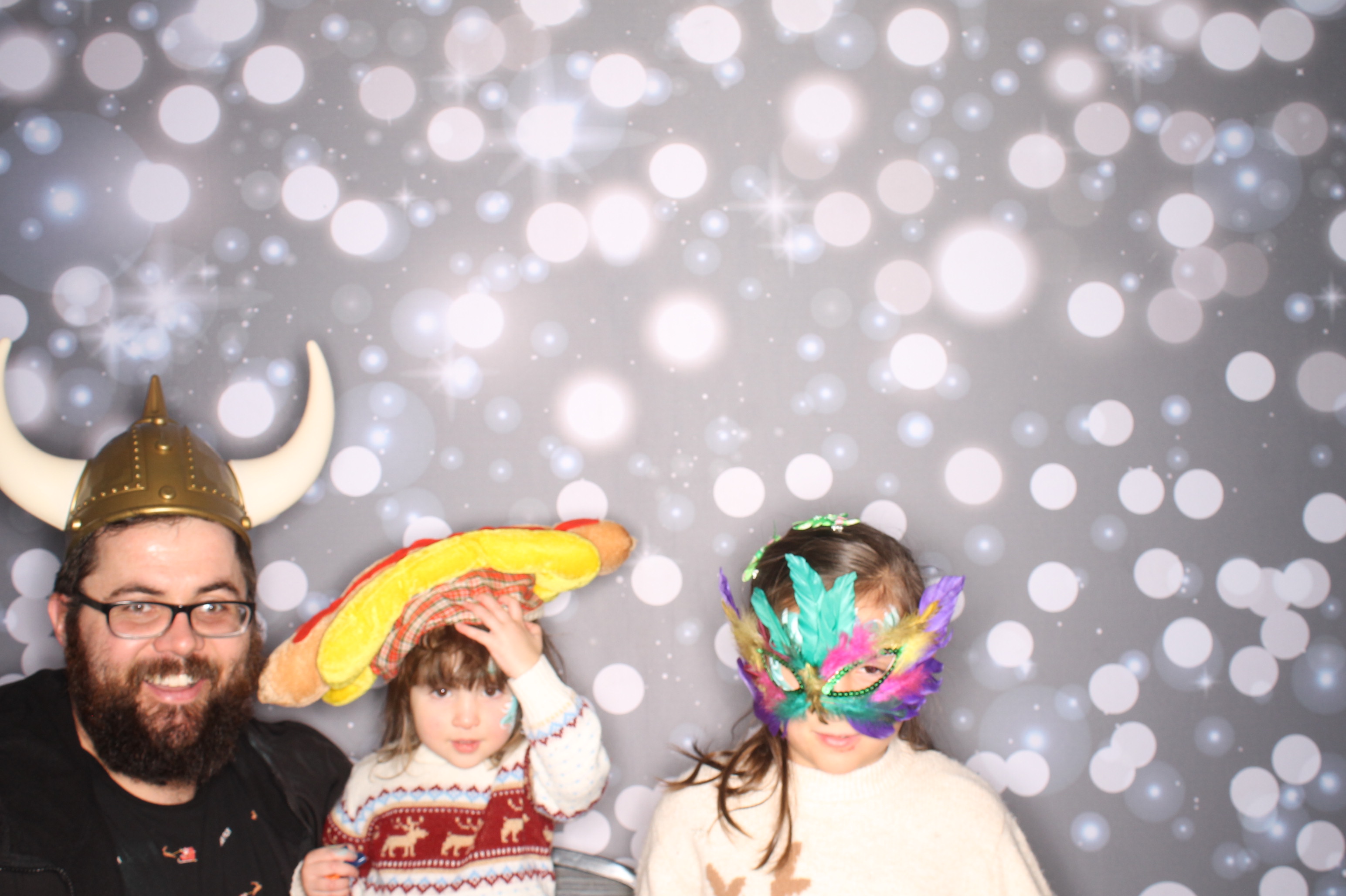 GE Feliz Navidad | View more photos from the event at gallery.photoboothcincy.com/u/PhotoBoothCincy/GE-Feliz-Navidad