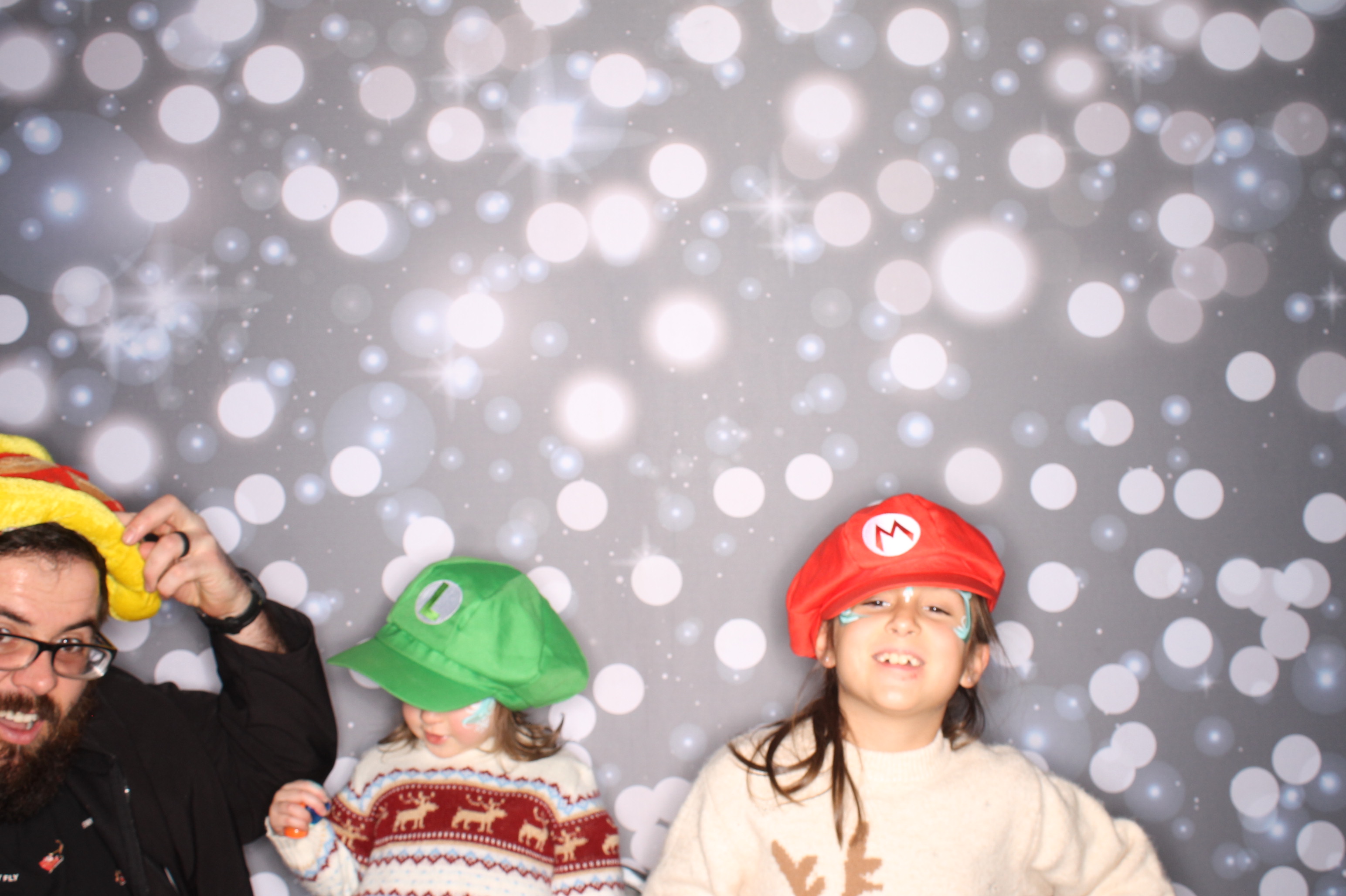 GE Feliz Navidad | View more photos from the event at gallery.photoboothcincy.com/u/PhotoBoothCincy/GE-Feliz-Navidad