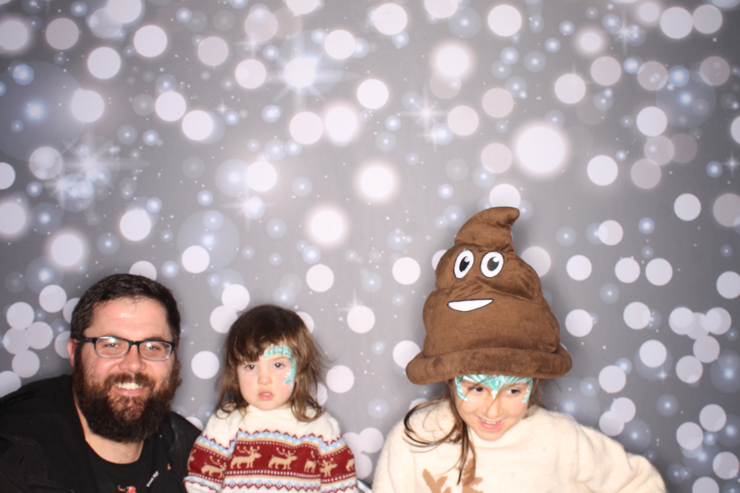 GE Feliz Navidad | View more photos from the event at gallery.photoboothcincy.com/u/PhotoBoothCincy/GE-Feliz-Navidad