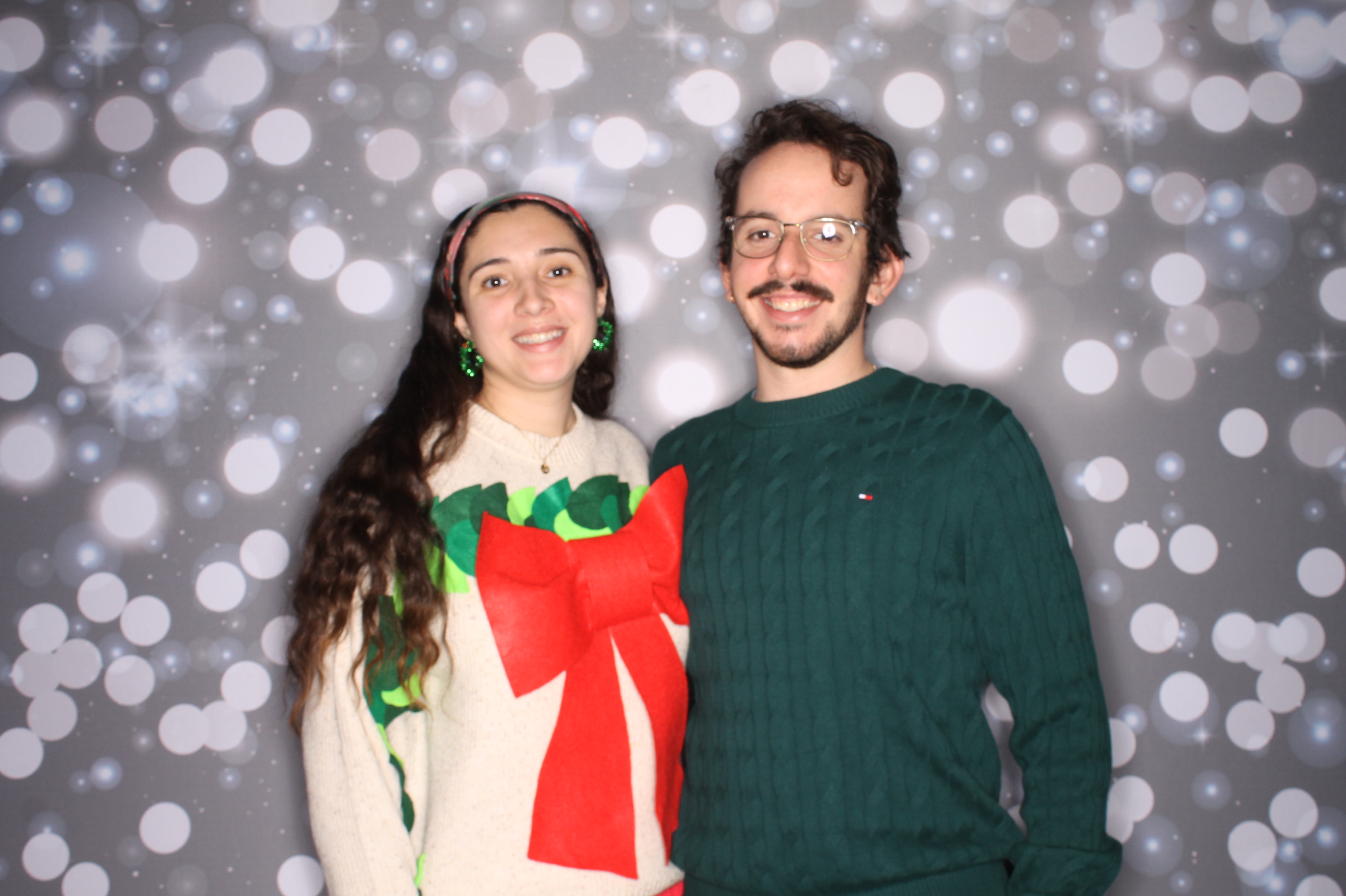GE Feliz Navidad | View more photos from the event at gallery.photoboothcincy.com/u/PhotoBoothCincy/GE-Feliz-Navidad
