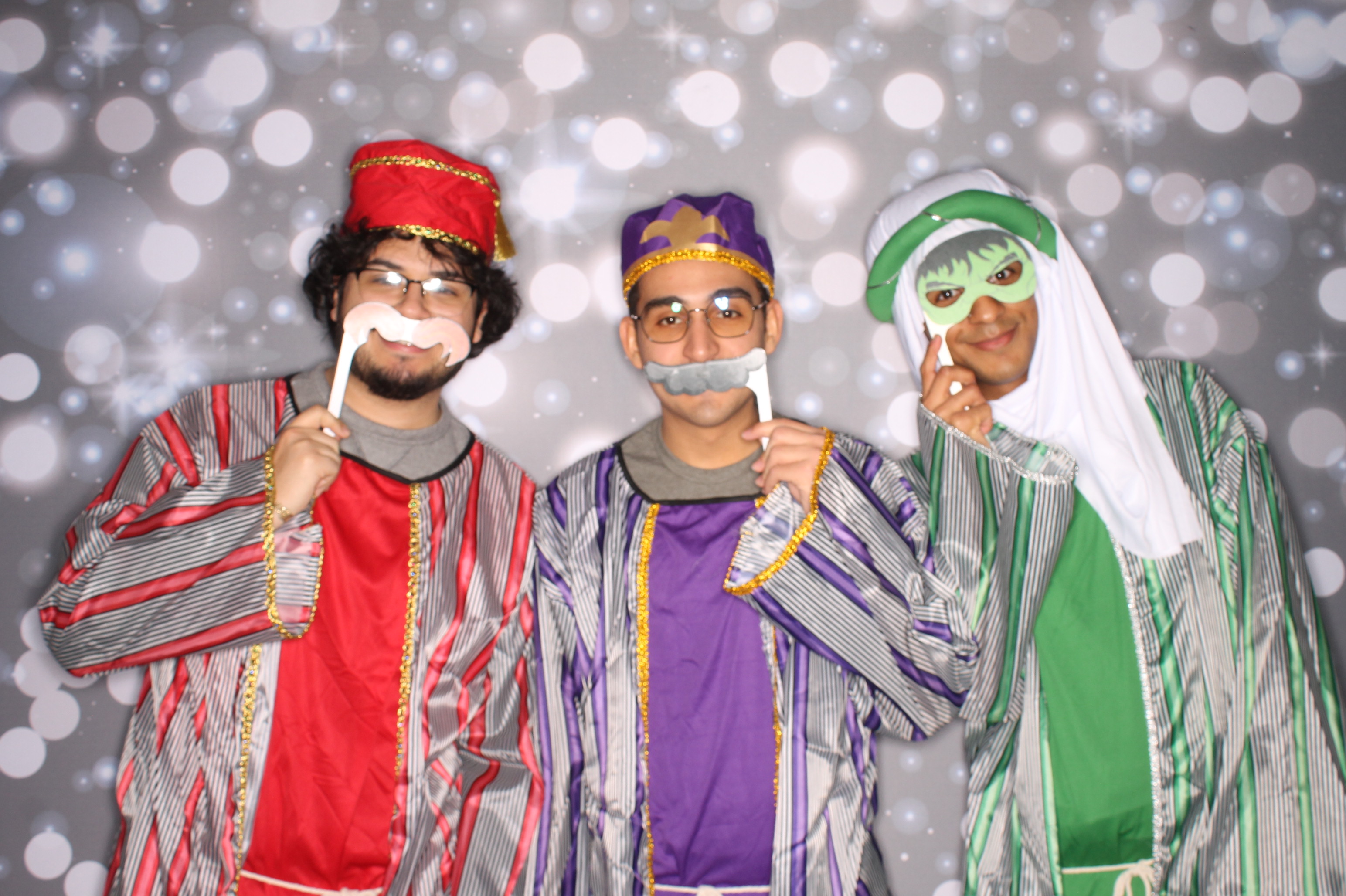 GE Feliz Navidad | View more photos from the event at gallery.photoboothcincy.com/u/PhotoBoothCincy/GE-Feliz-Navidad