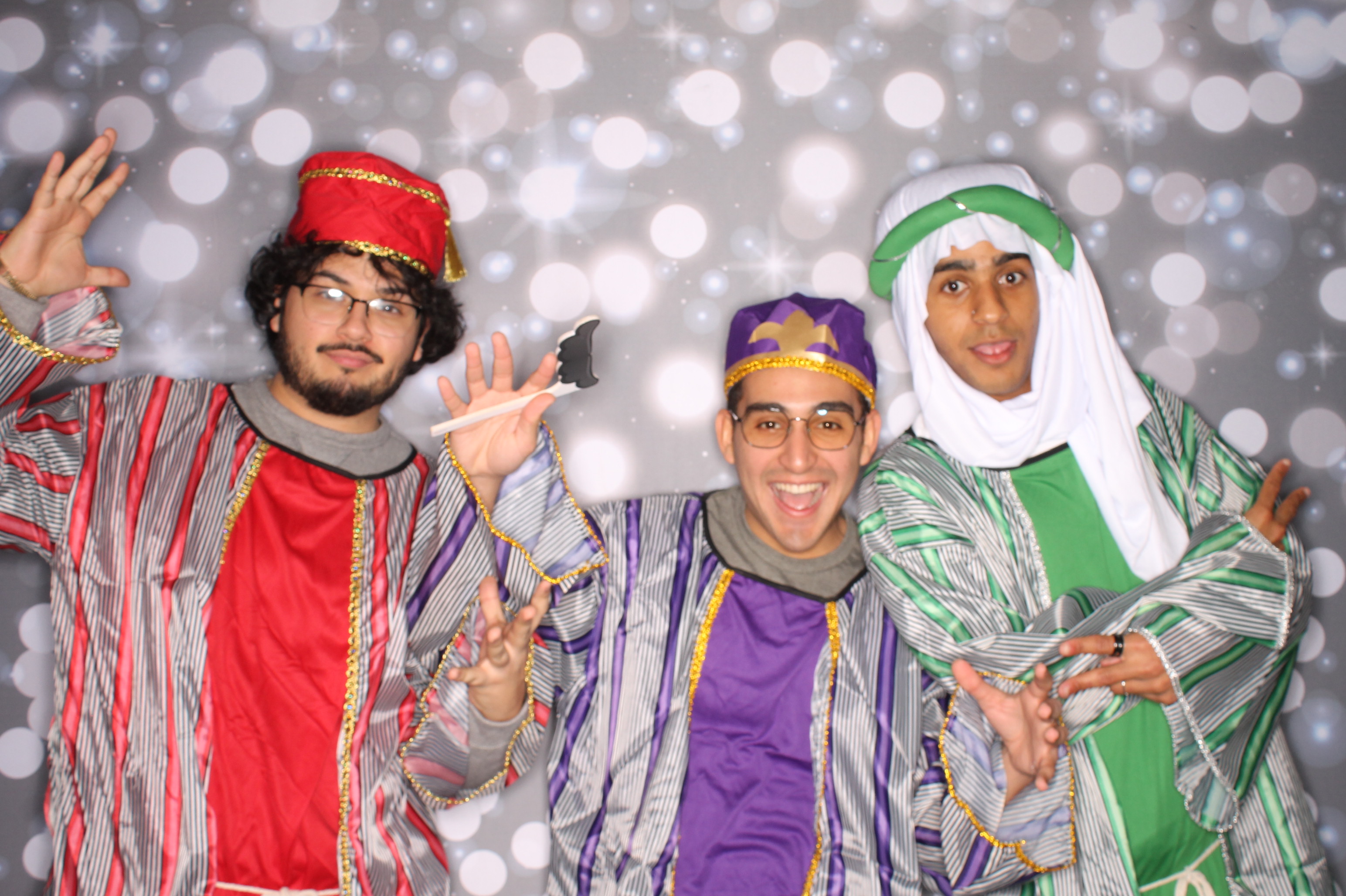 GE Feliz Navidad | View more photos from the event at gallery.photoboothcincy.com/u/PhotoBoothCincy/GE-Feliz-Navidad