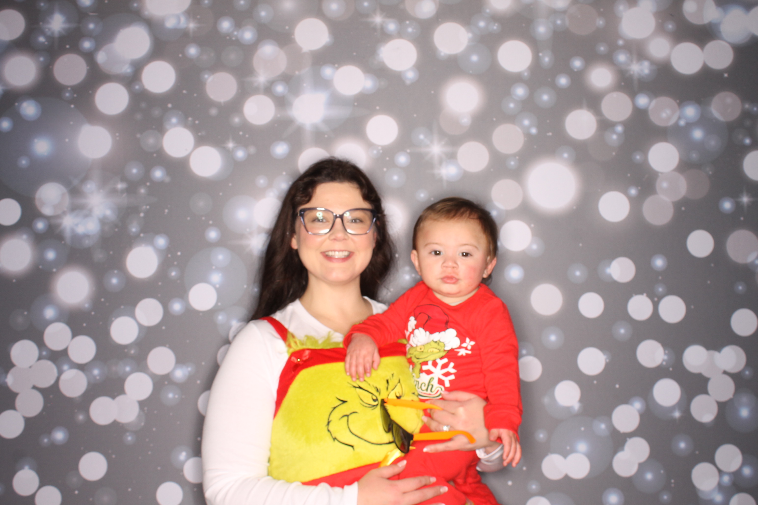 GE Feliz Navidad | View more photos from the event at gallery.photoboothcincy.com/u/PhotoBoothCincy/GE-Feliz-Navidad