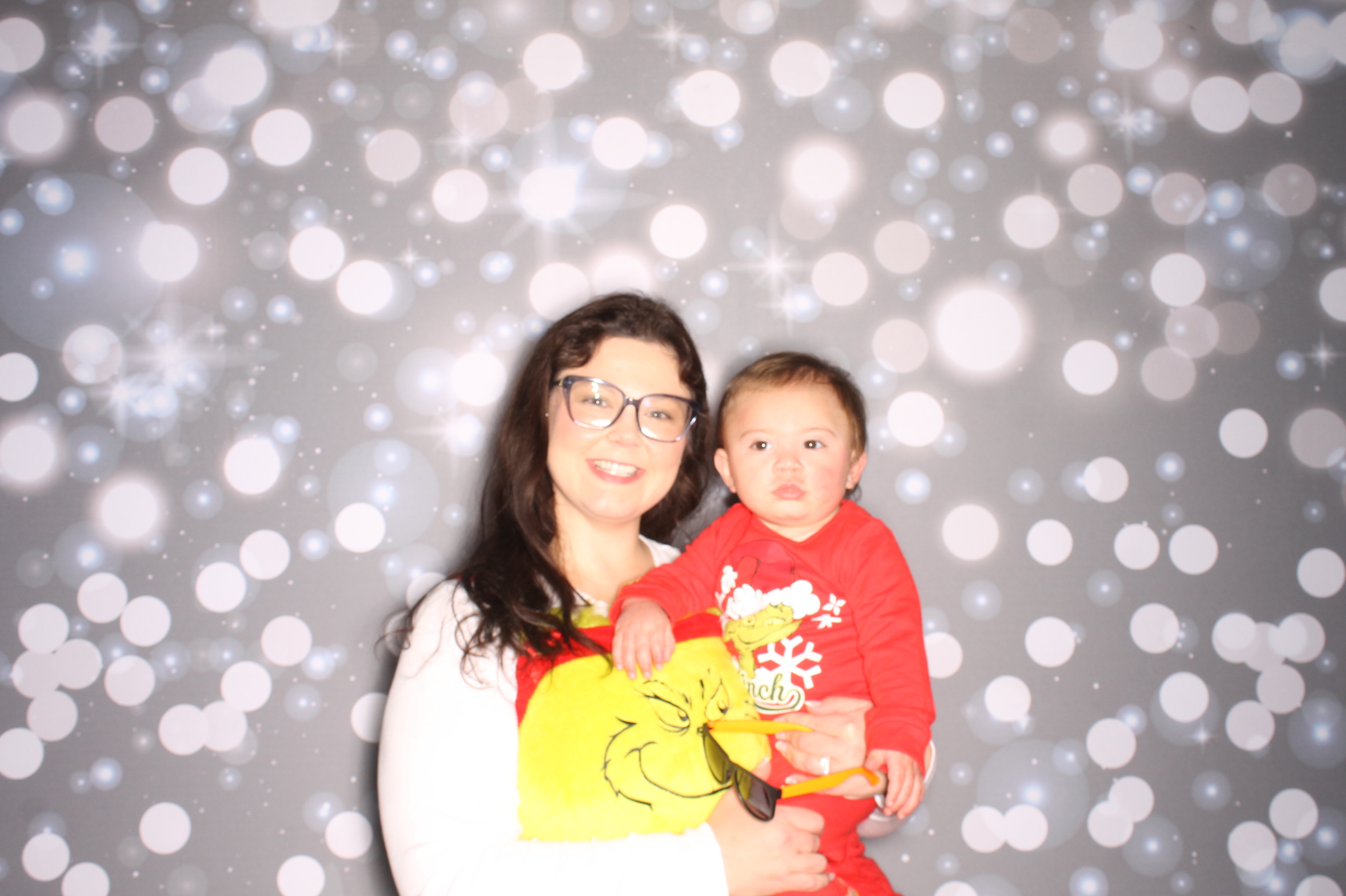 GE Feliz Navidad | View more photos from the event at gallery.photoboothcincy.com/u/PhotoBoothCincy/GE-Feliz-Navidad