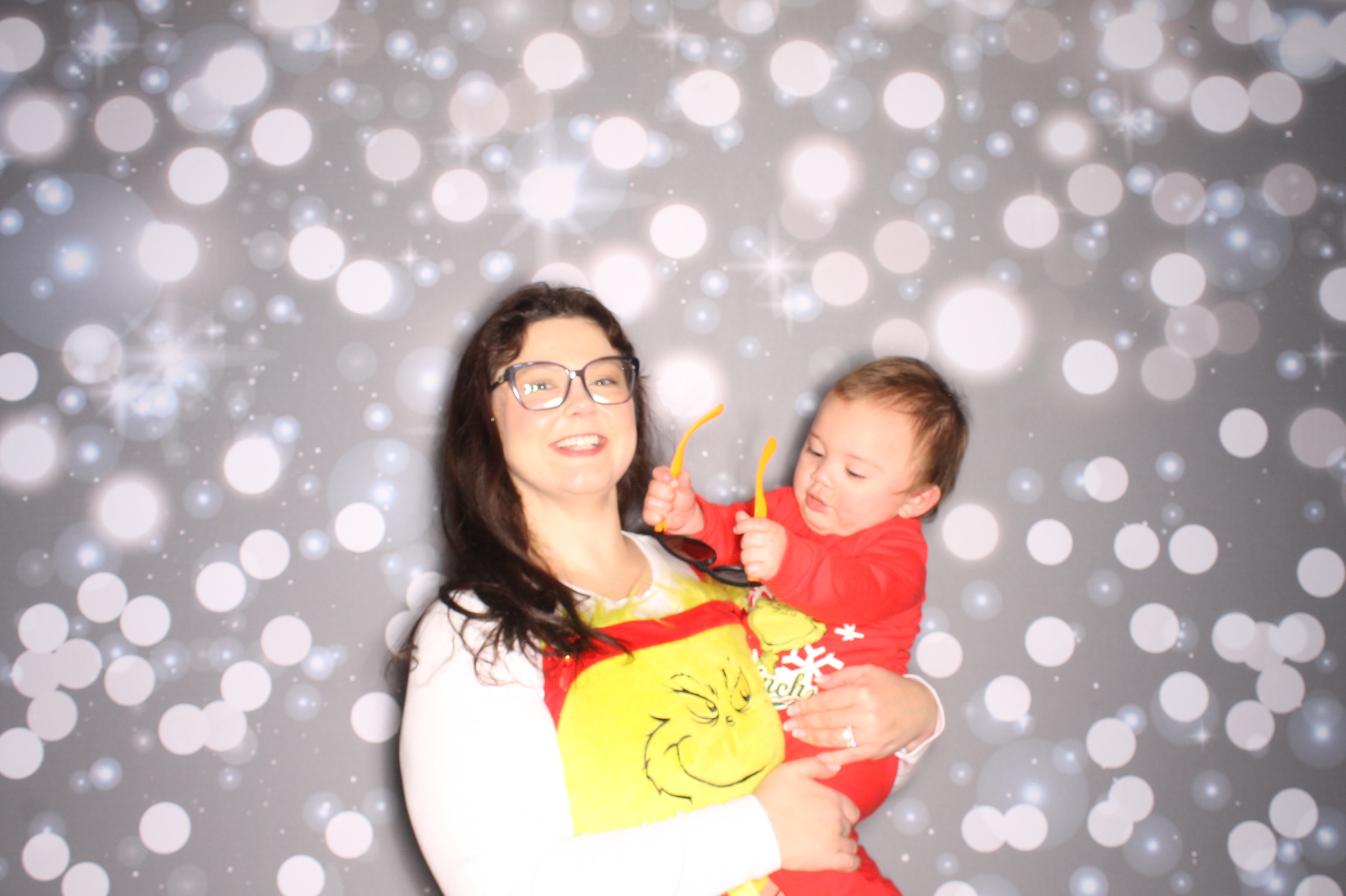 GE Feliz Navidad | View more photos from the event at gallery.photoboothcincy.com/u/PhotoBoothCincy/GE-Feliz-Navidad