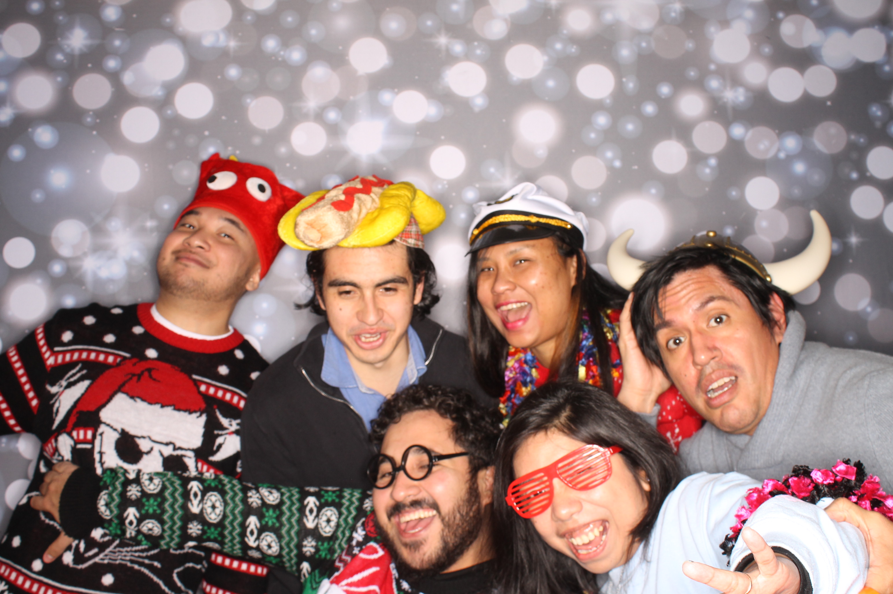 GE Feliz Navidad | View more photos from the event at gallery.photoboothcincy.com/u/PhotoBoothCincy/GE-Feliz-Navidad