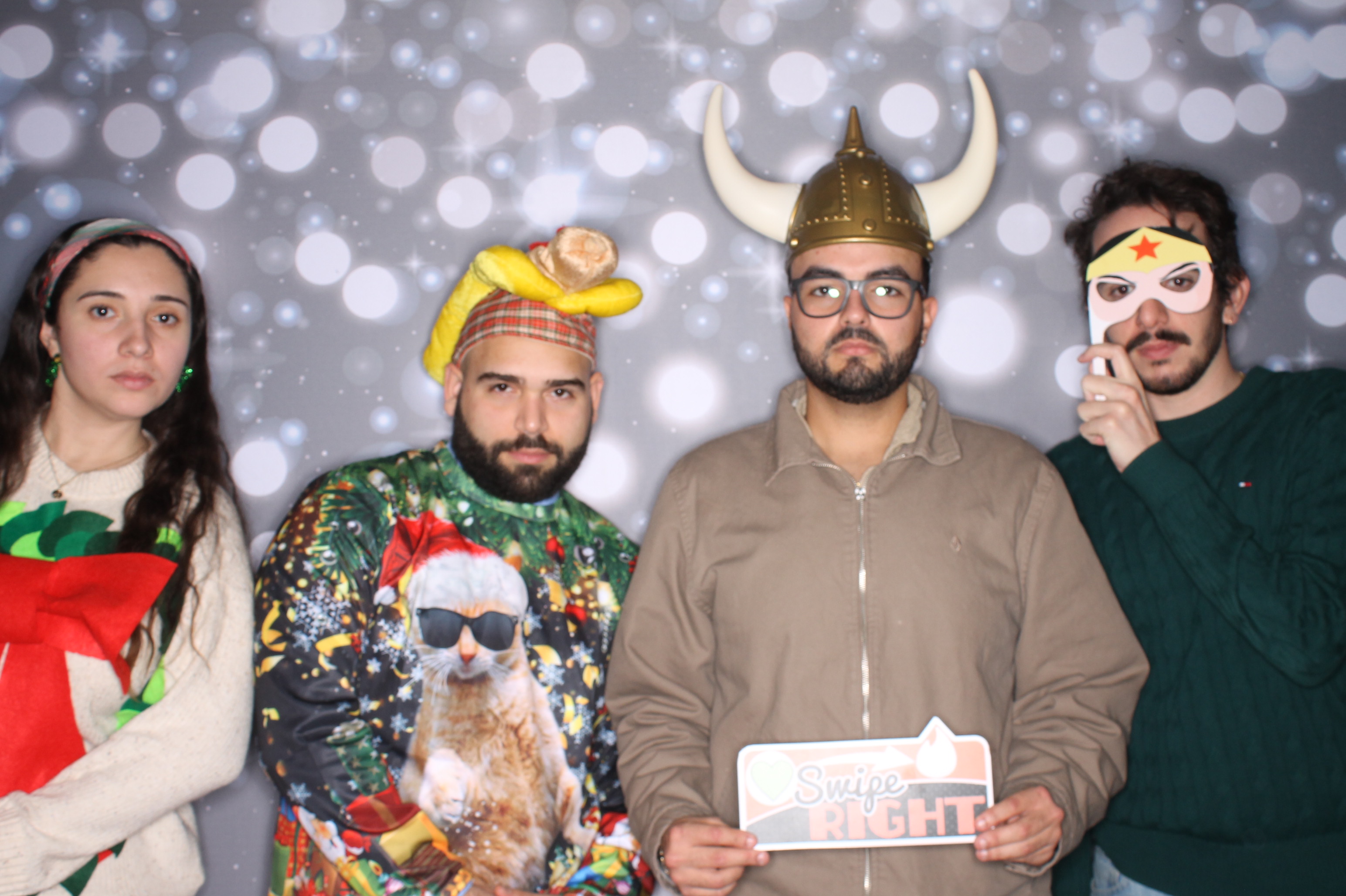 GE Feliz Navidad | View more photos from the event at gallery.photoboothcincy.com/u/PhotoBoothCincy/GE-Feliz-Navidad
