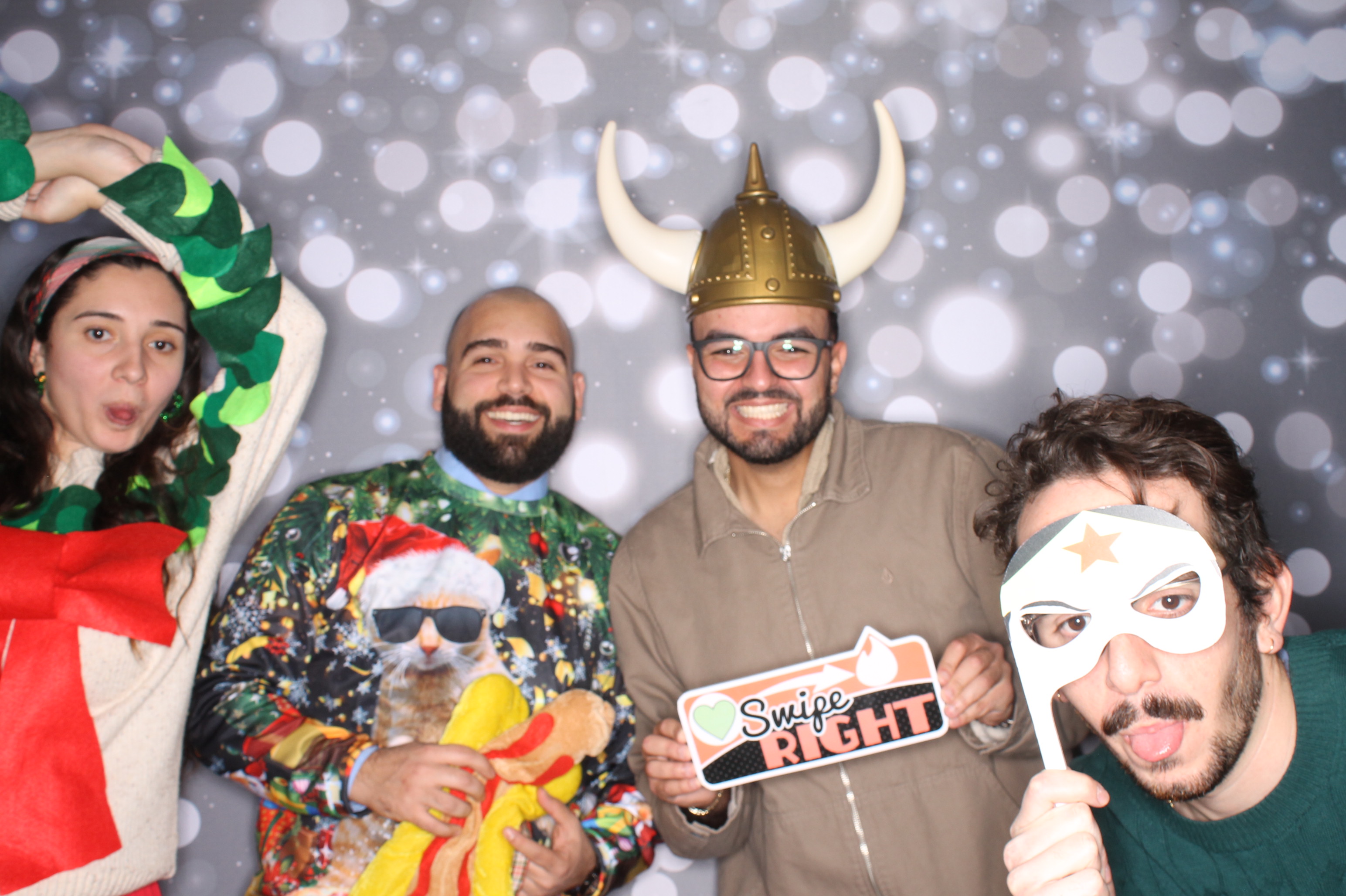 GE Feliz Navidad | View more photos from the event at gallery.photoboothcincy.com/u/PhotoBoothCincy/GE-Feliz-Navidad