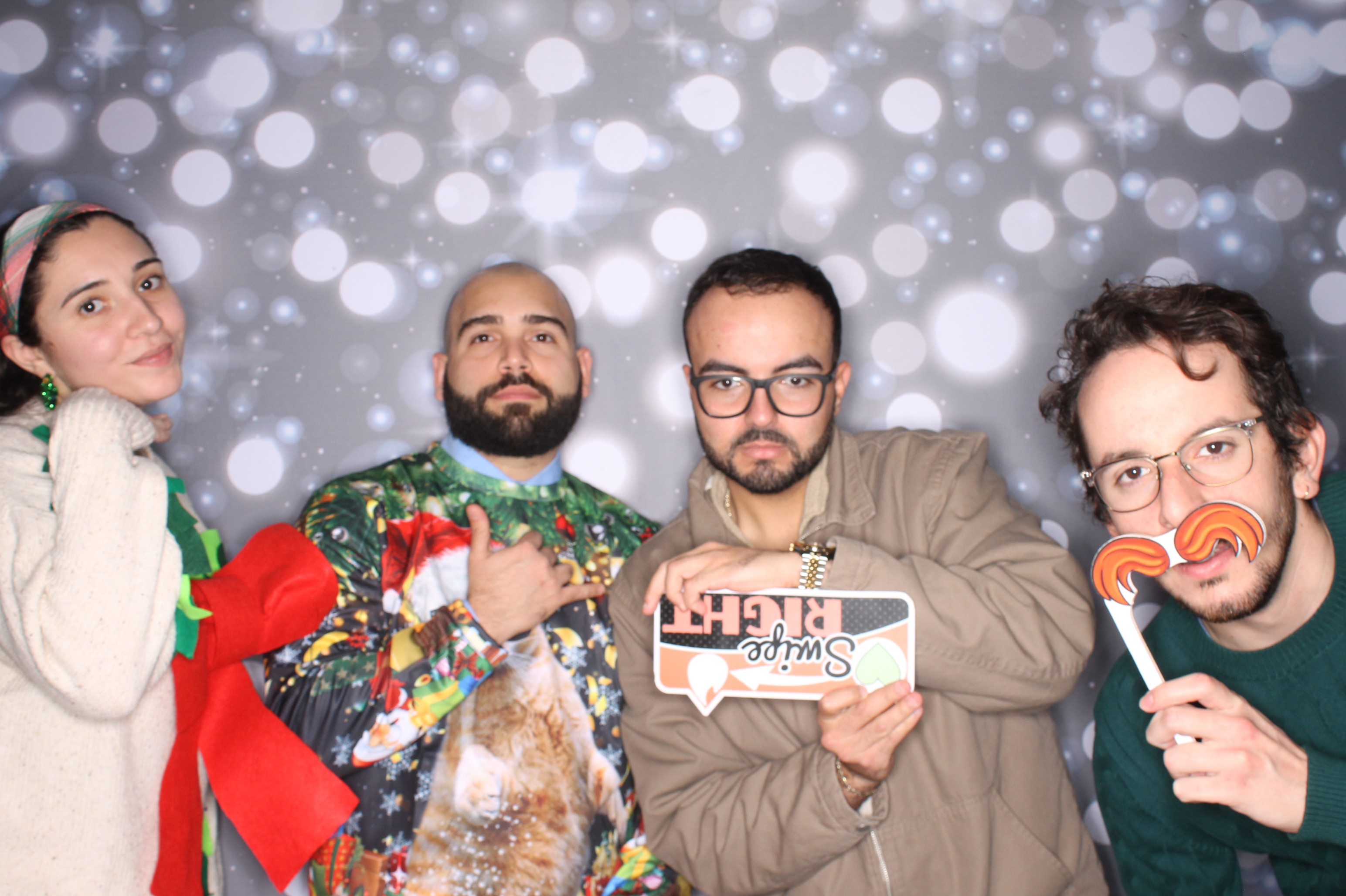 GE Feliz Navidad | View more photos from the event at gallery.photoboothcincy.com/u/PhotoBoothCincy/GE-Feliz-Navidad