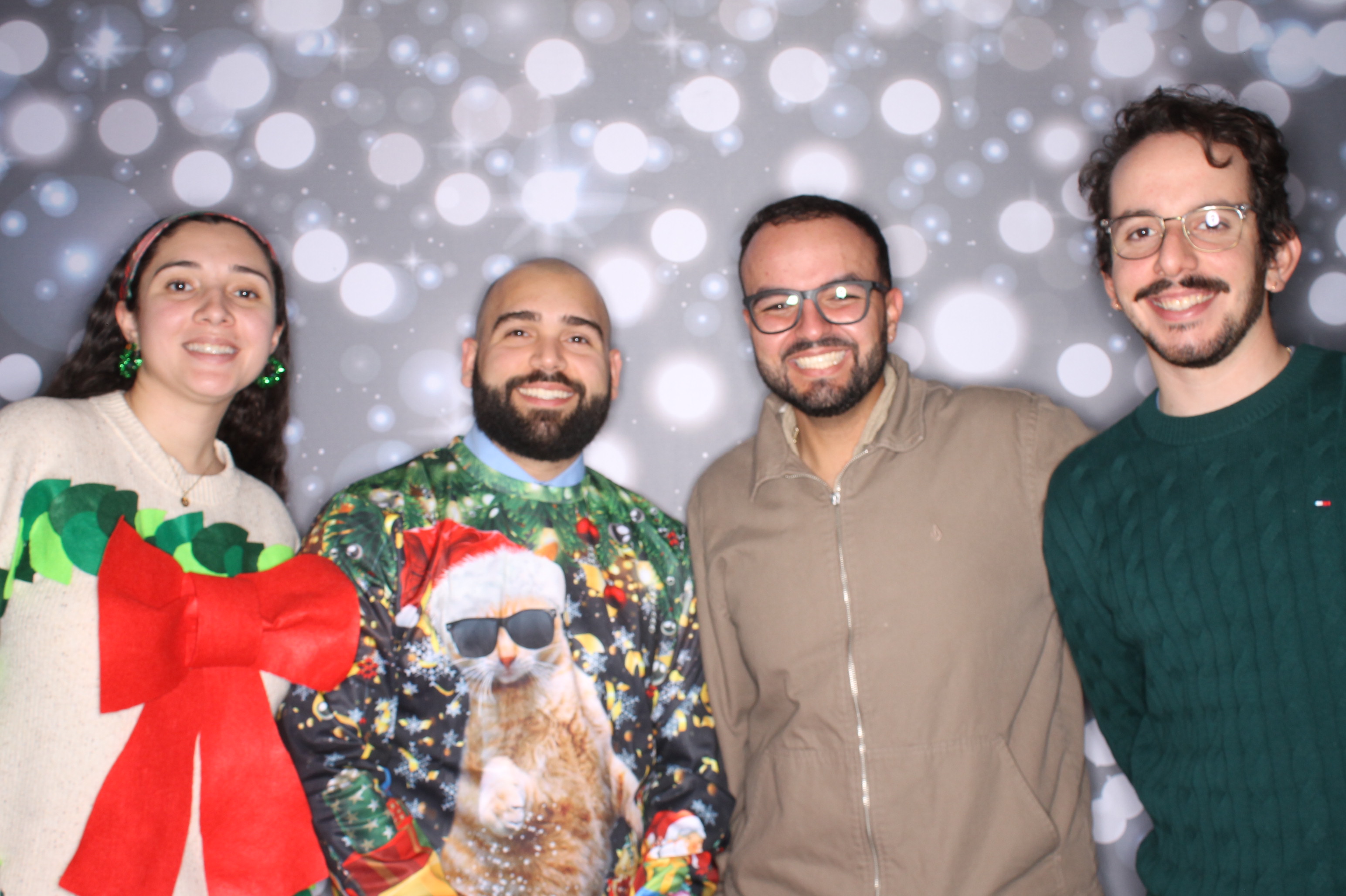 GE Feliz Navidad | View more photos from the event at gallery.photoboothcincy.com/u/PhotoBoothCincy/GE-Feliz-Navidad