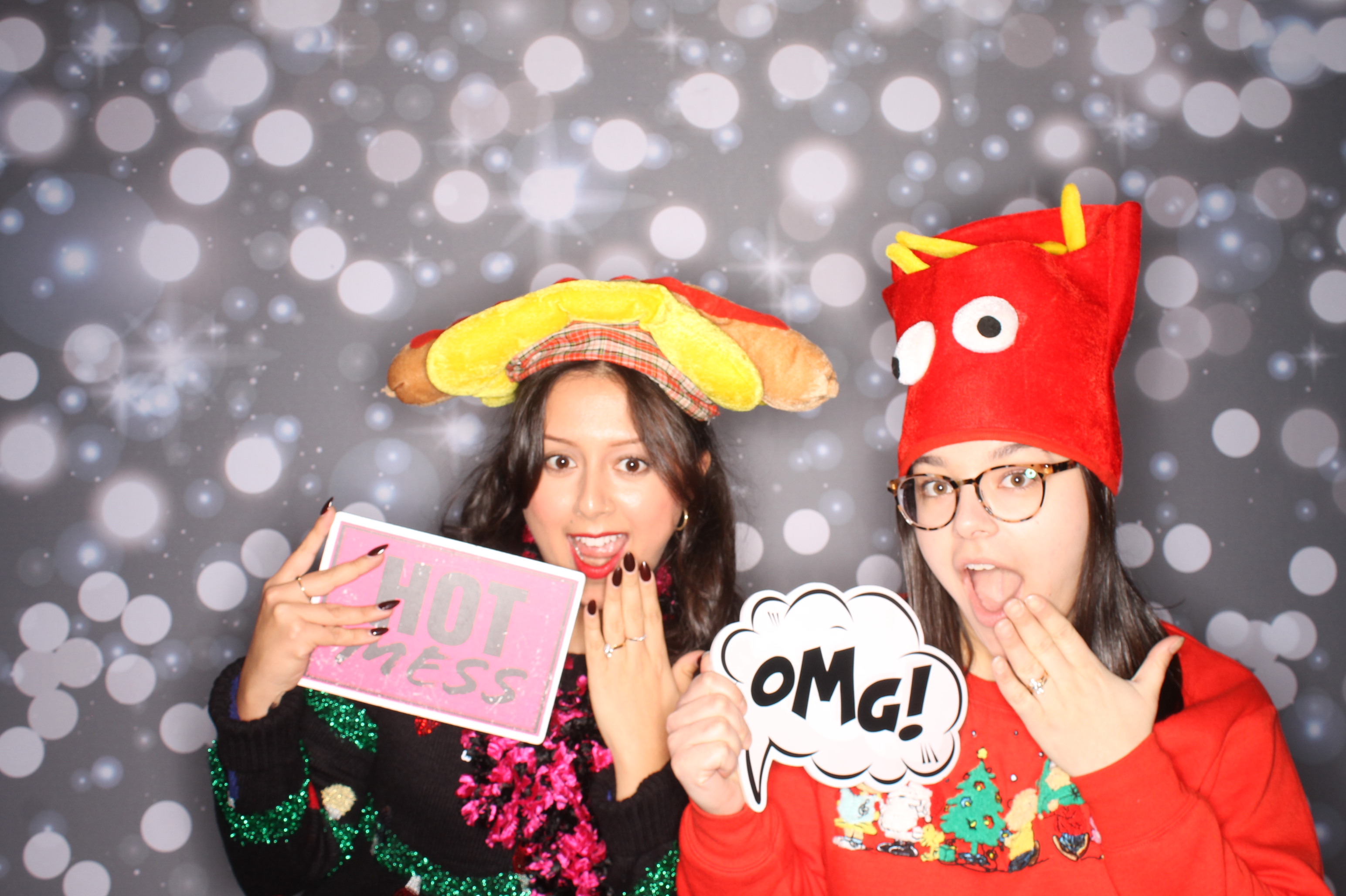 GE Feliz Navidad | View more photos from the event at gallery.photoboothcincy.com/u/PhotoBoothCincy/GE-Feliz-Navidad
