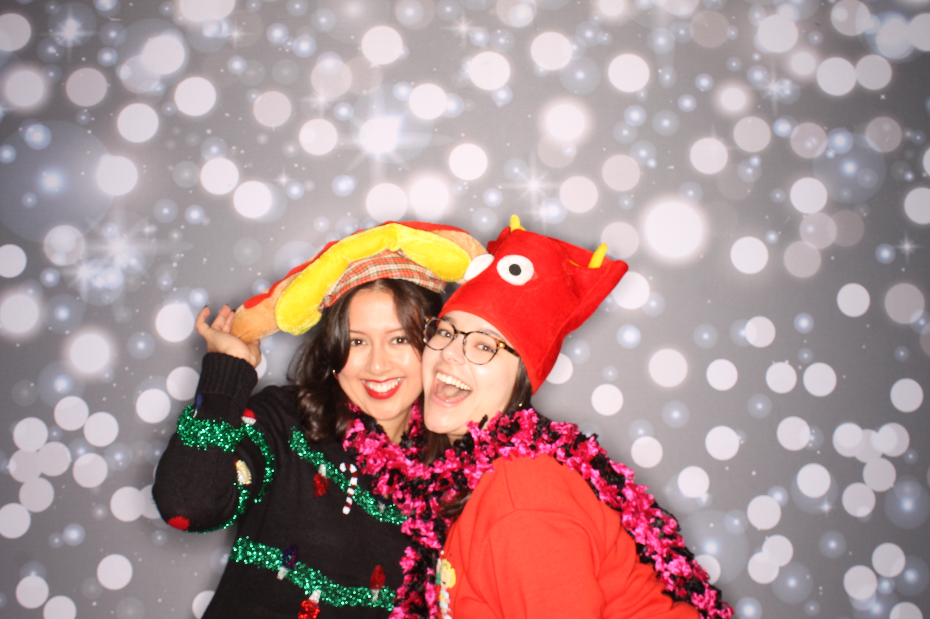 GE Feliz Navidad | View more photos from the event at gallery.photoboothcincy.com/u/PhotoBoothCincy/GE-Feliz-Navidad