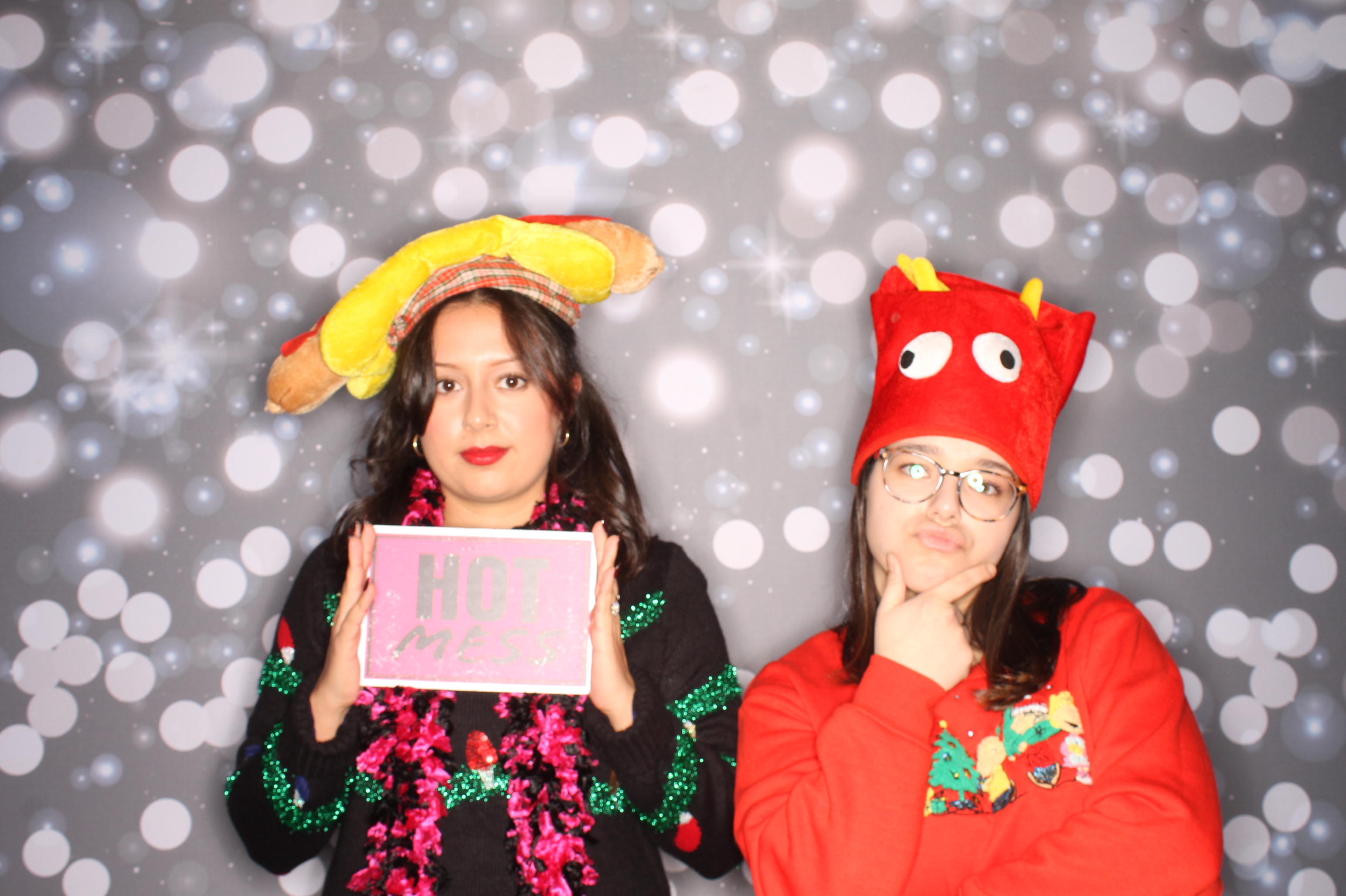 GE Feliz Navidad | View more photos from the event at gallery.photoboothcincy.com/u/PhotoBoothCincy/GE-Feliz-Navidad