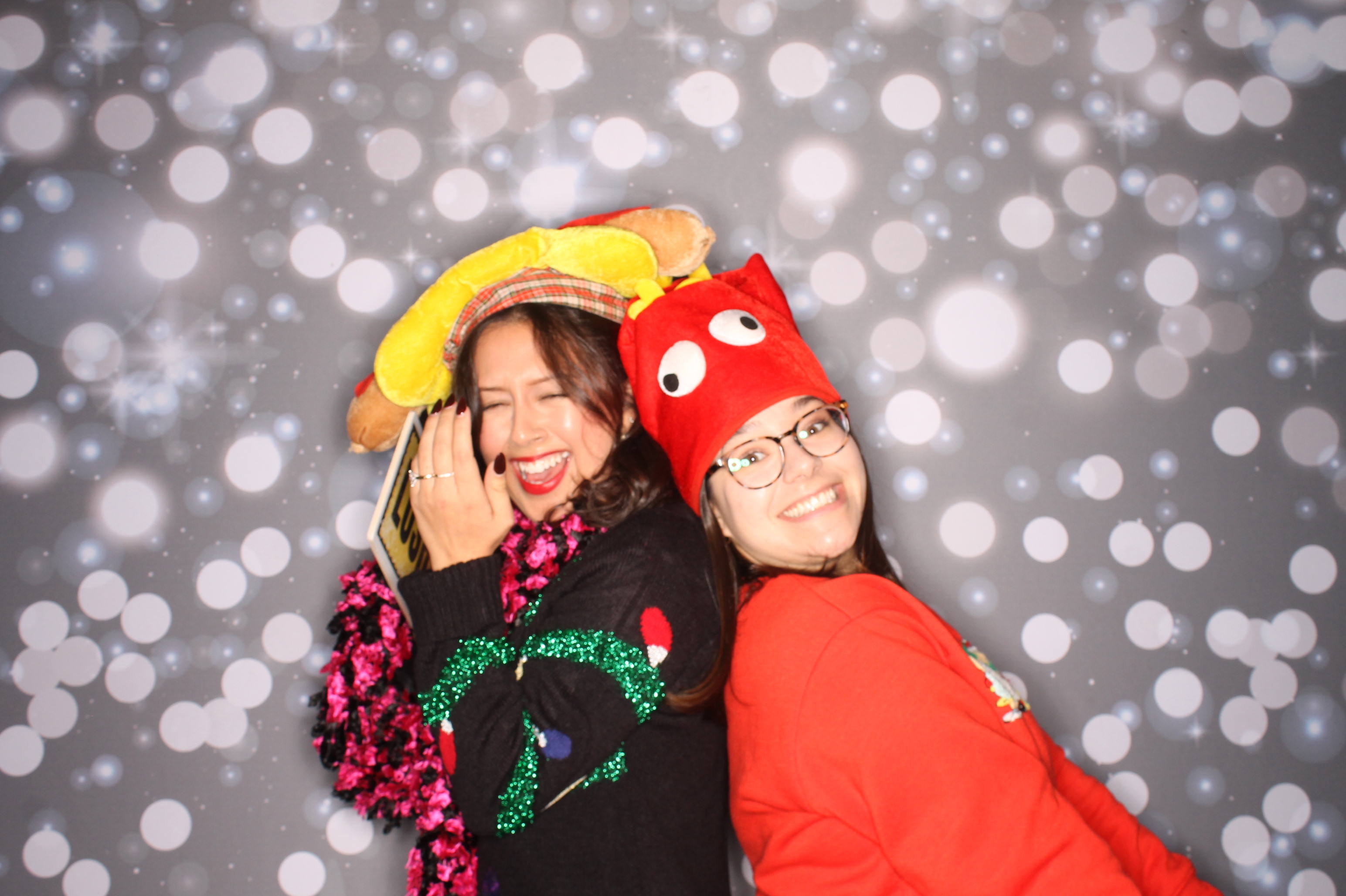 GE Feliz Navidad | View more photos from the event at gallery.photoboothcincy.com/u/PhotoBoothCincy/GE-Feliz-Navidad