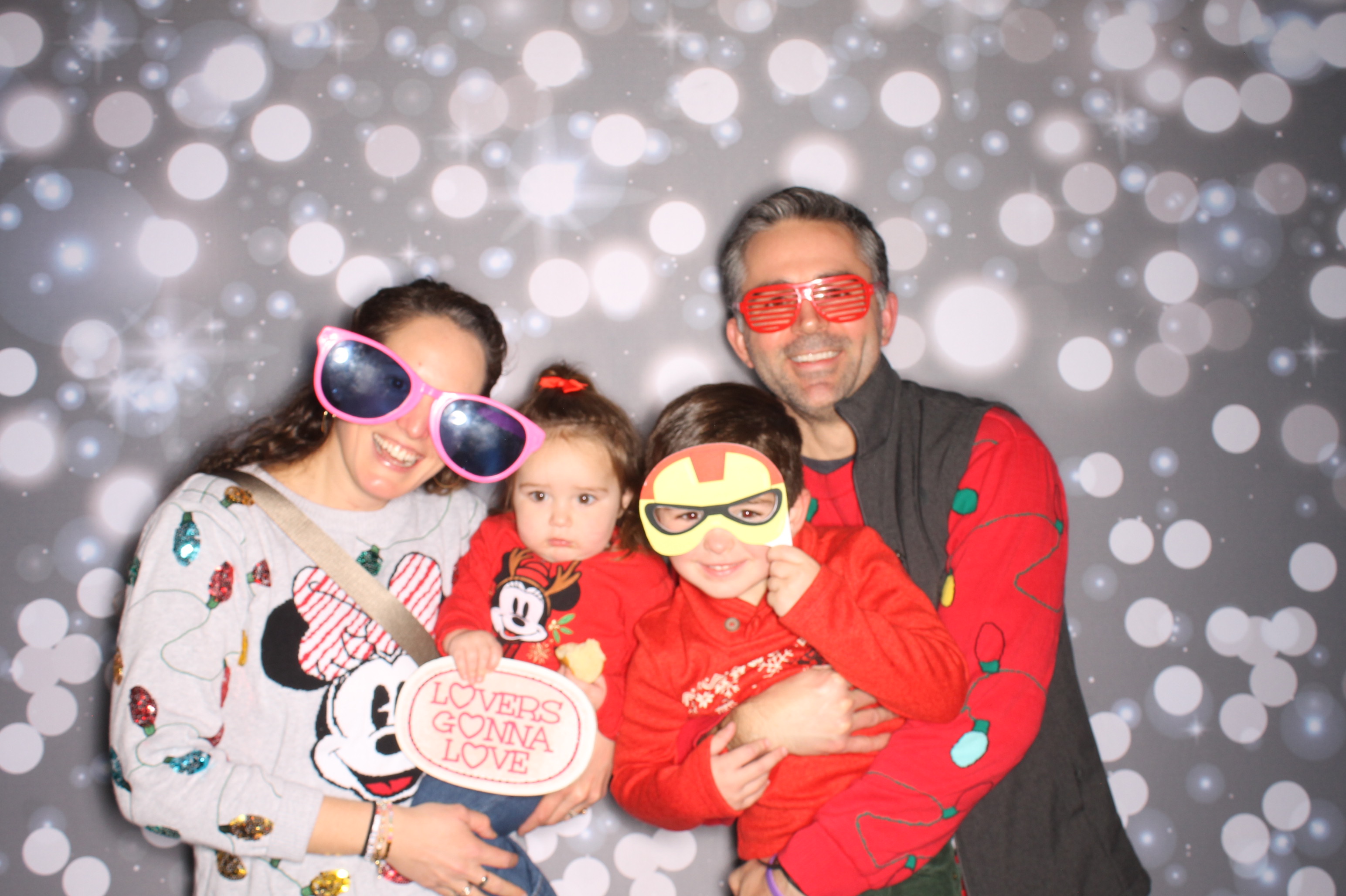 GE Feliz Navidad | View more photos from the event at gallery.photoboothcincy.com/u/PhotoBoothCincy/GE-Feliz-Navidad
