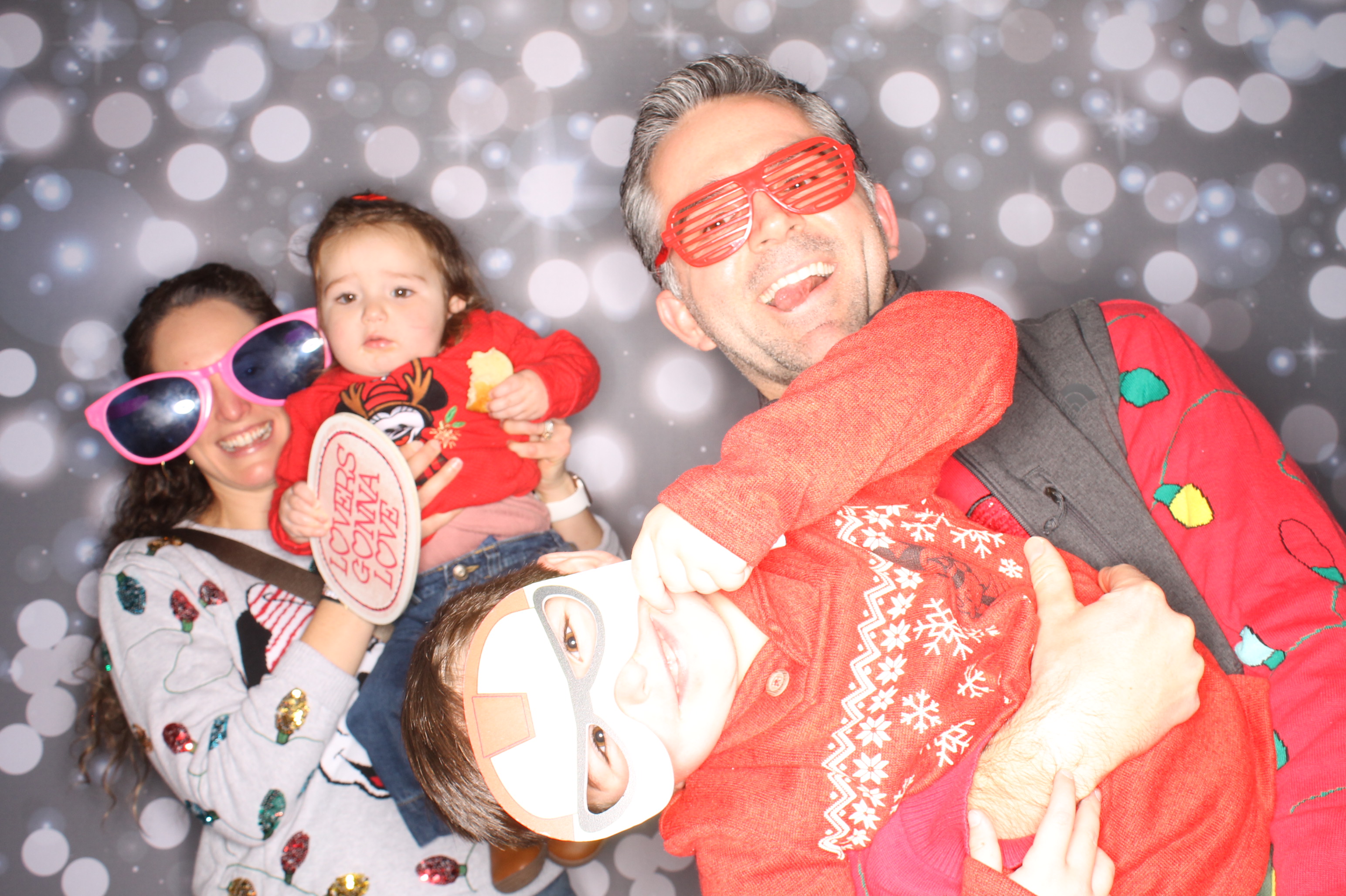 GE Feliz Navidad | View more photos from the event at gallery.photoboothcincy.com/u/PhotoBoothCincy/GE-Feliz-Navidad