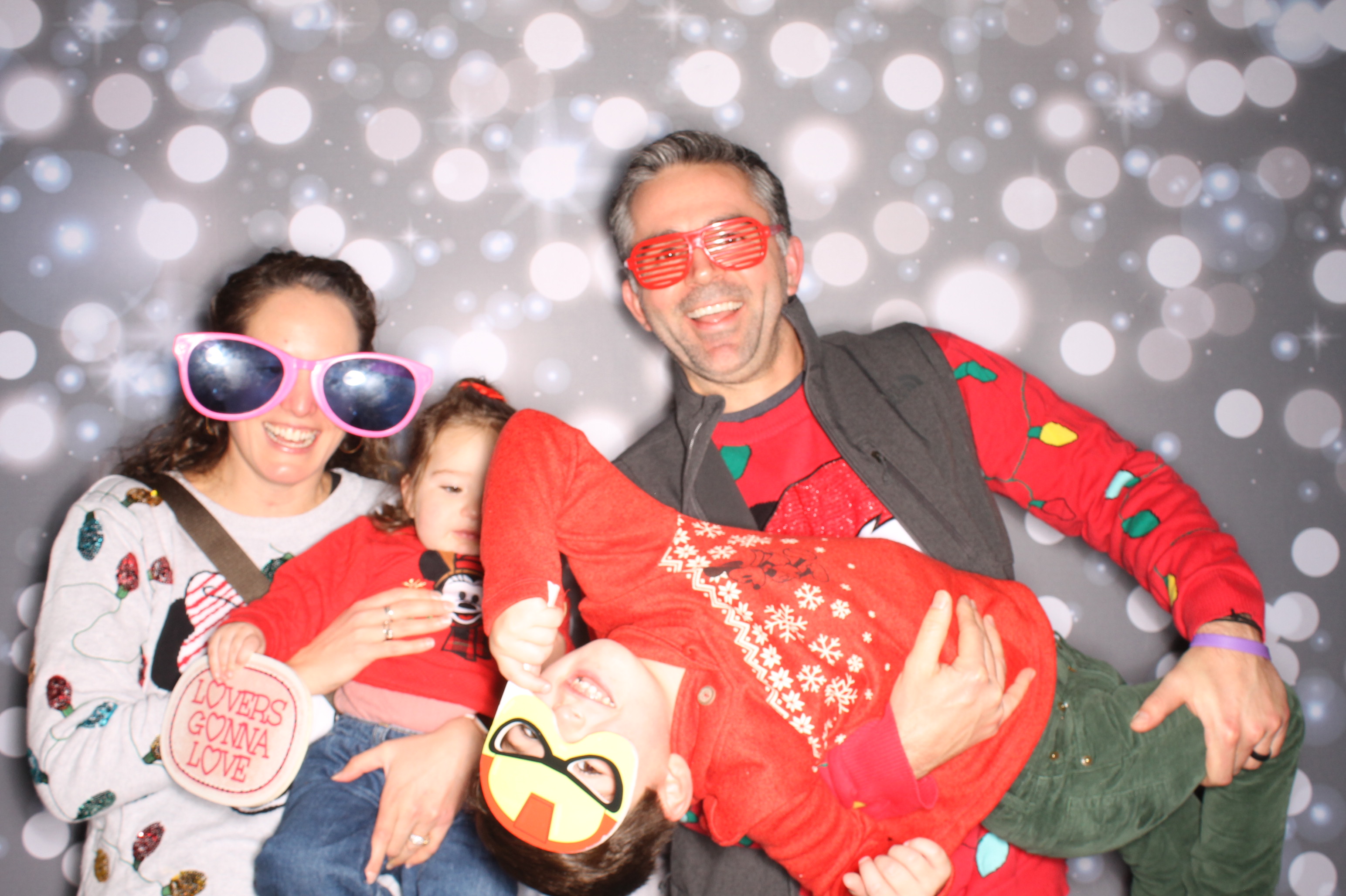 GE Feliz Navidad | View more photos from the event at gallery.photoboothcincy.com/u/PhotoBoothCincy/GE-Feliz-Navidad