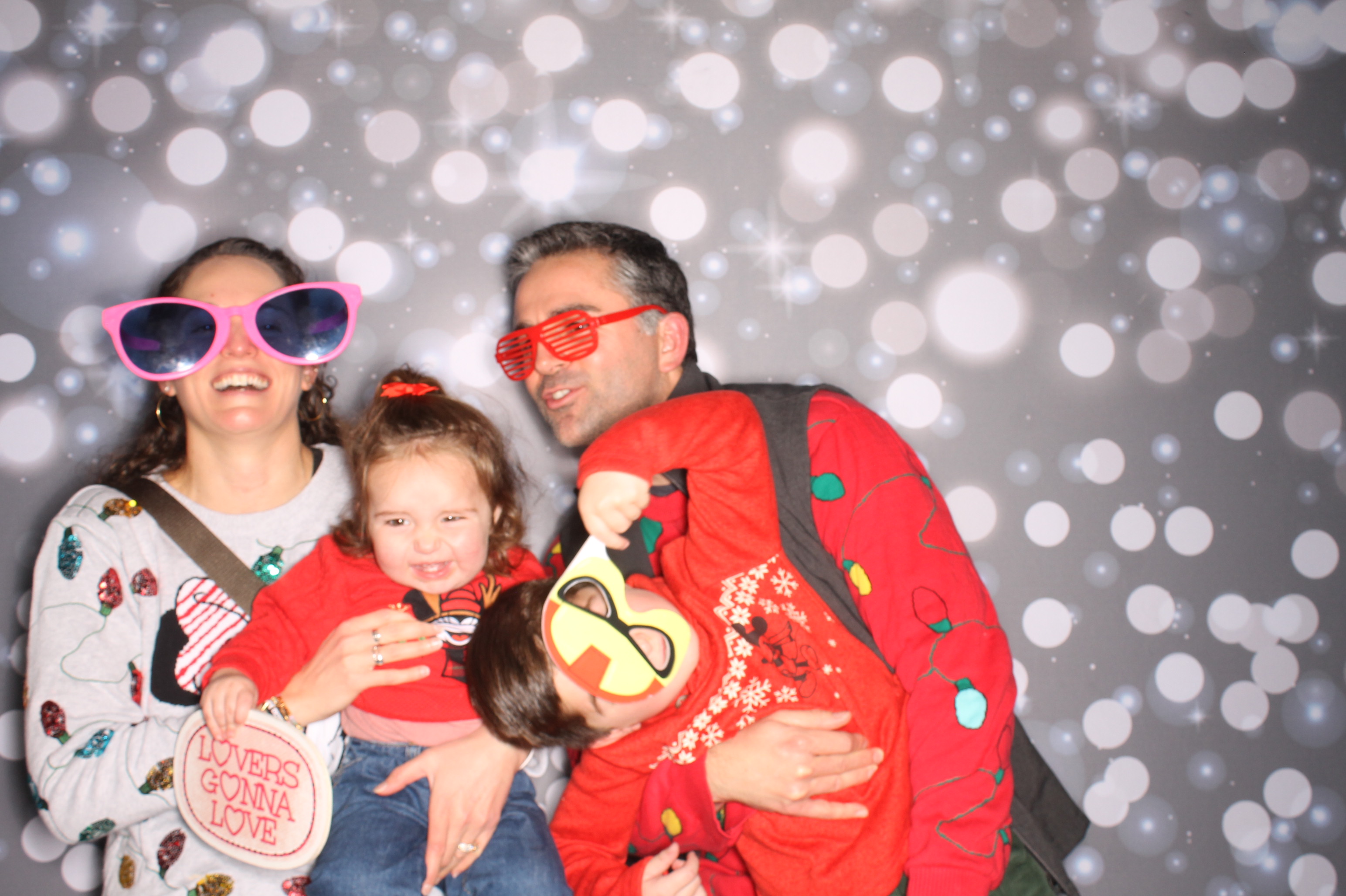 GE Feliz Navidad | View more photos from the event at gallery.photoboothcincy.com/u/PhotoBoothCincy/GE-Feliz-Navidad