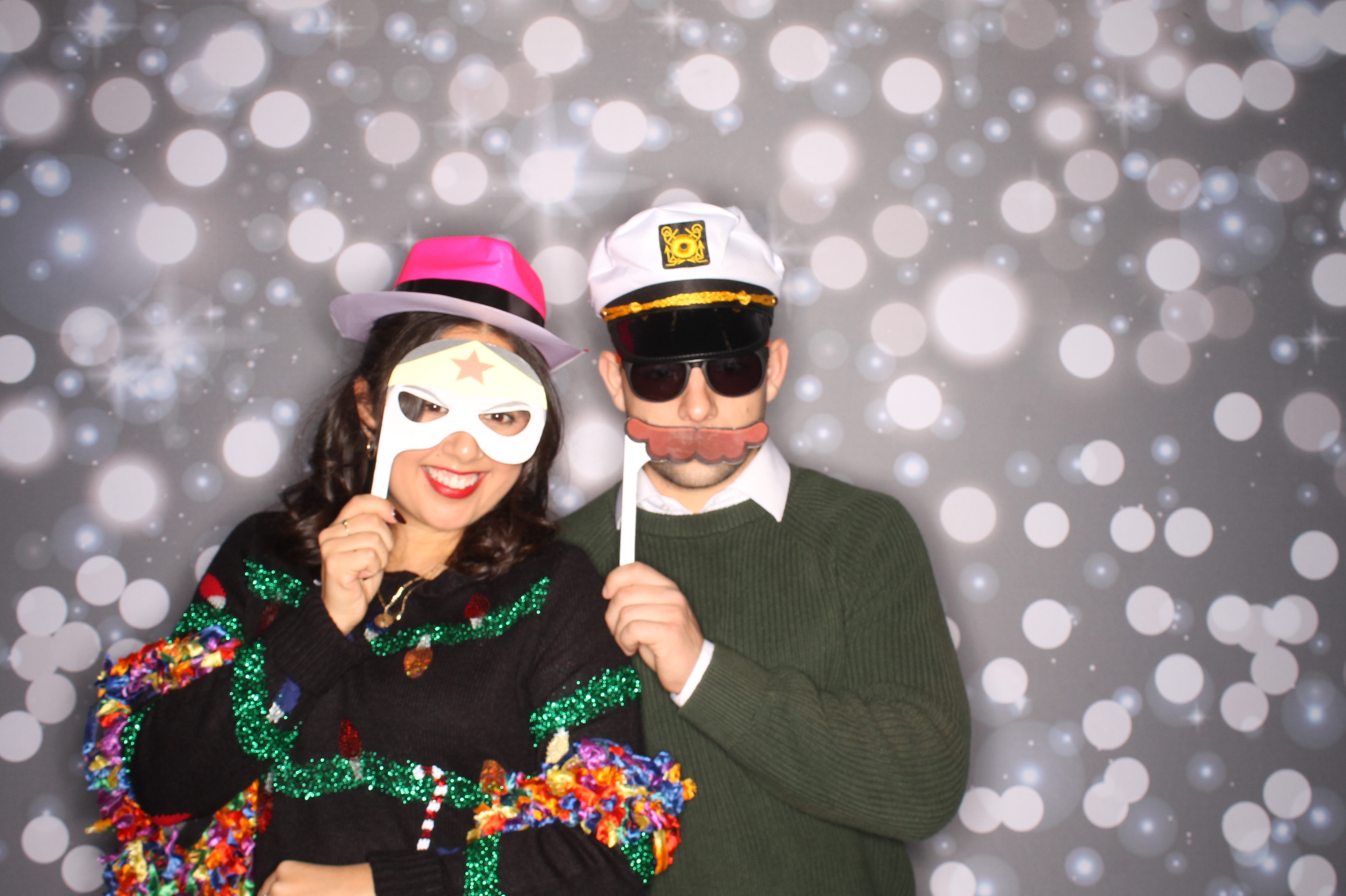GE Feliz Navidad | View more photos from the event at gallery.photoboothcincy.com/u/PhotoBoothCincy/GE-Feliz-Navidad