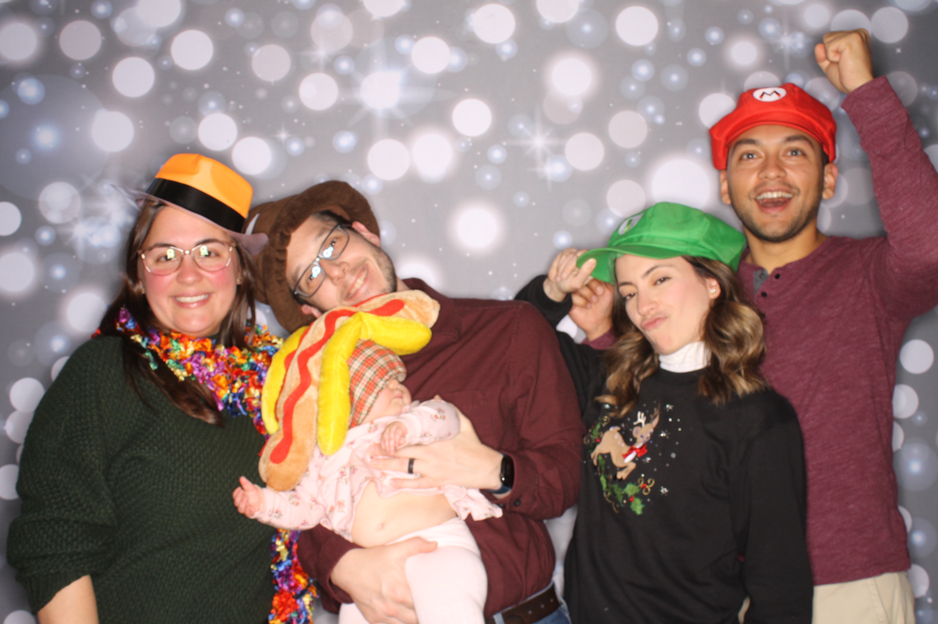 GE Feliz Navidad | View more photos from the event at gallery.photoboothcincy.com/u/PhotoBoothCincy/GE-Feliz-Navidad