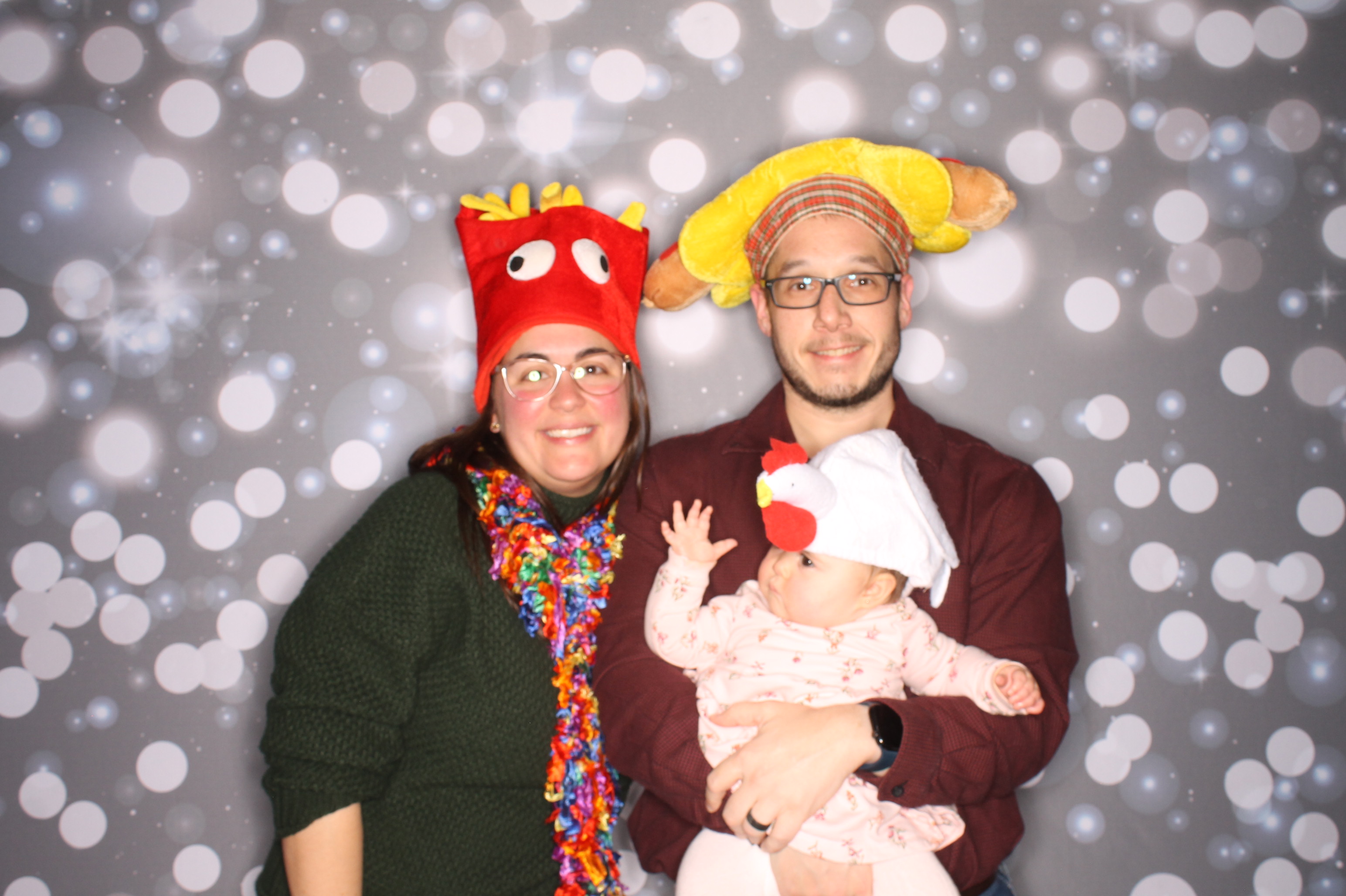 GE Feliz Navidad | View more photos from the event at gallery.photoboothcincy.com/u/PhotoBoothCincy/GE-Feliz-Navidad