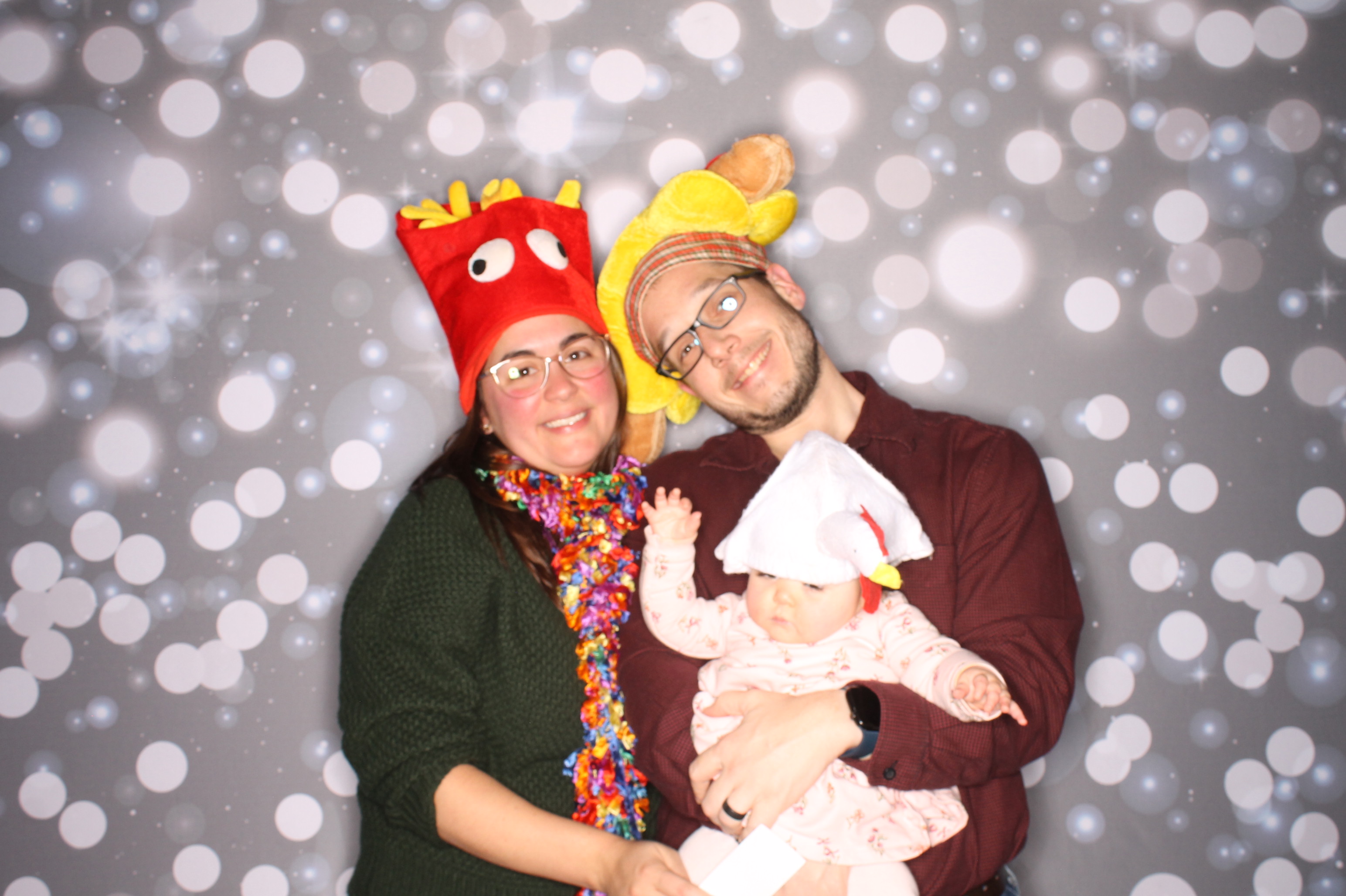 GE Feliz Navidad | View more photos from the event at gallery.photoboothcincy.com/u/PhotoBoothCincy/GE-Feliz-Navidad