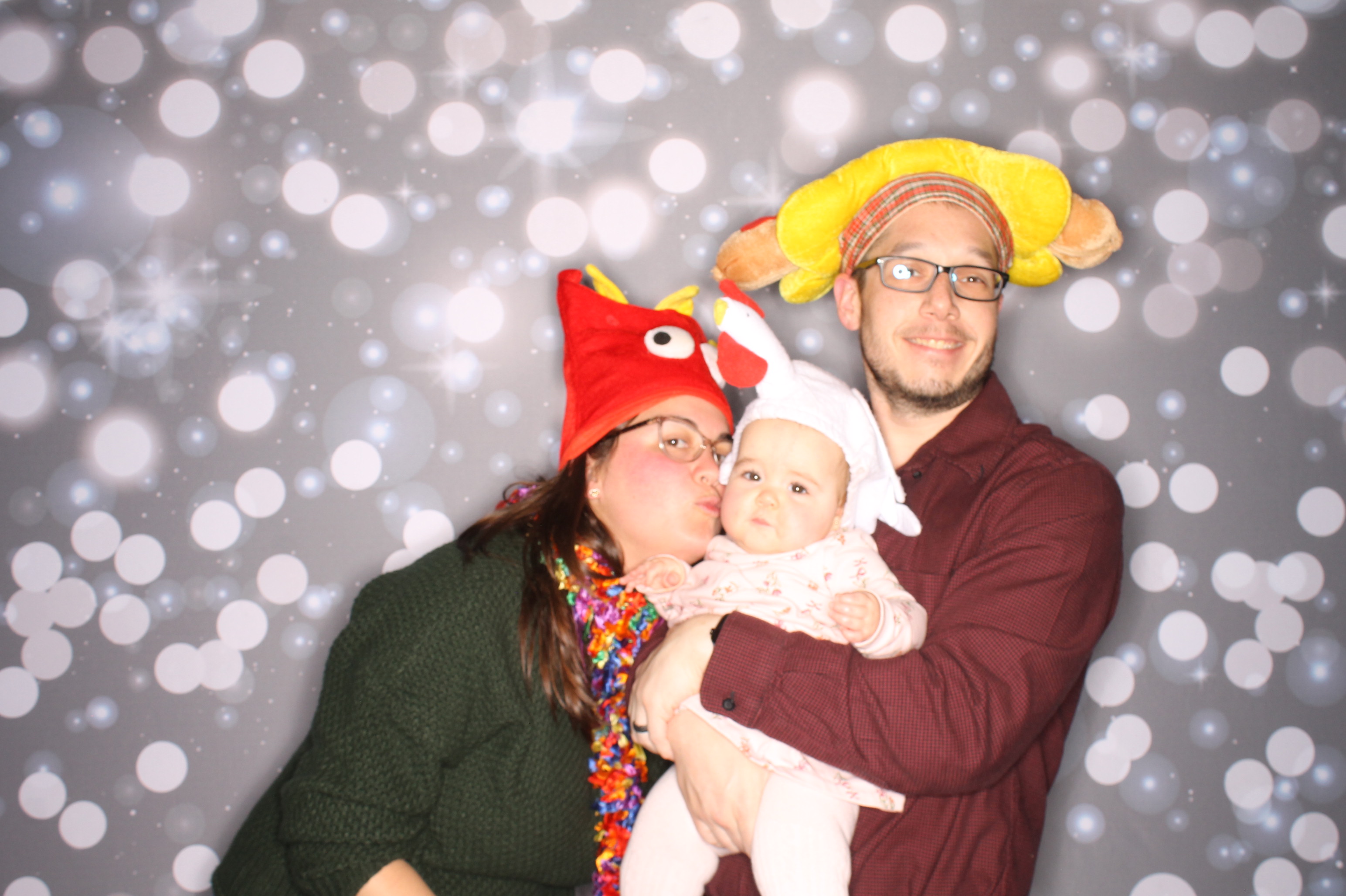 GE Feliz Navidad | View more photos from the event at gallery.photoboothcincy.com/u/PhotoBoothCincy/GE-Feliz-Navidad