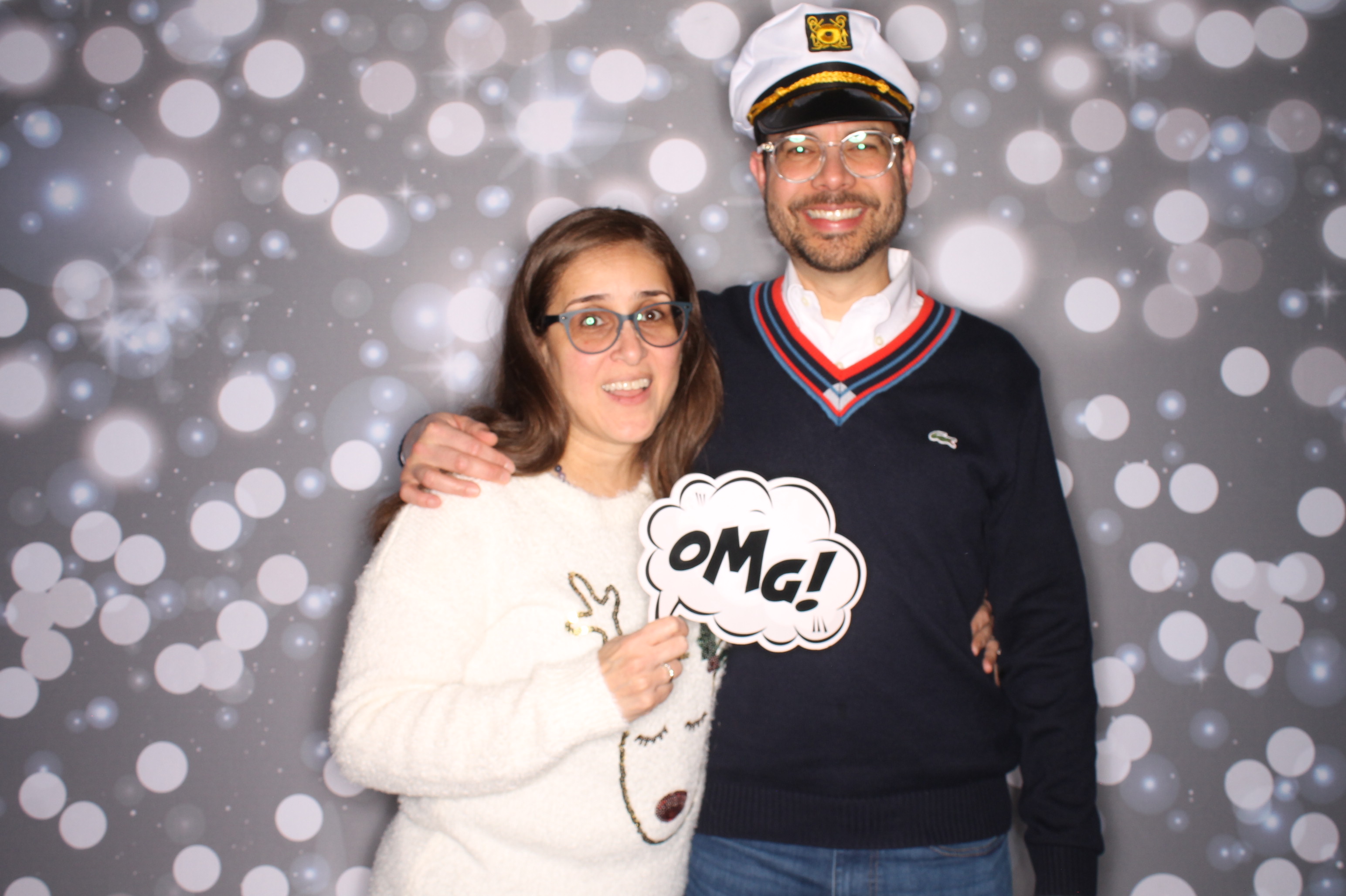 GE Feliz Navidad | View more photos from the event at gallery.photoboothcincy.com/u/PhotoBoothCincy/GE-Feliz-Navidad