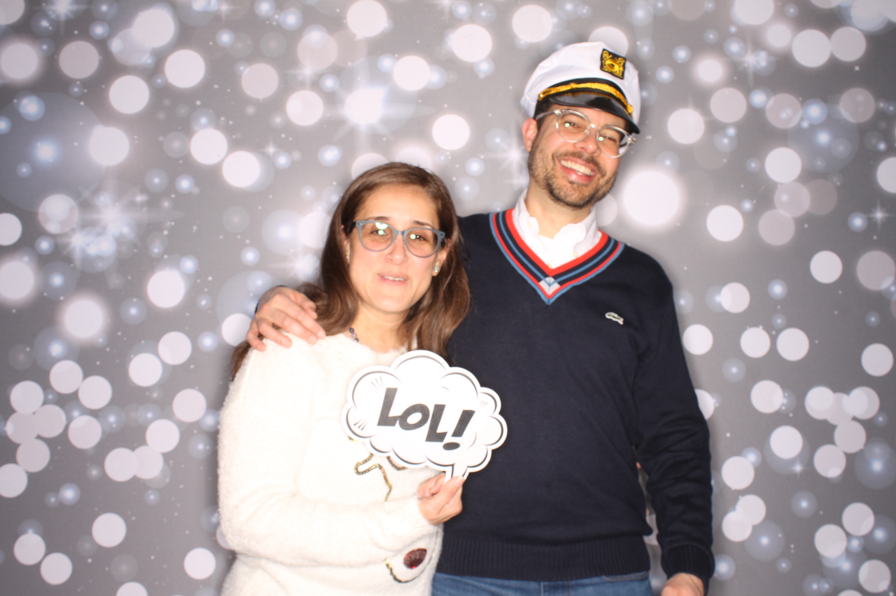GE Feliz Navidad | View more photos from the event at gallery.photoboothcincy.com/u/PhotoBoothCincy/GE-Feliz-Navidad
