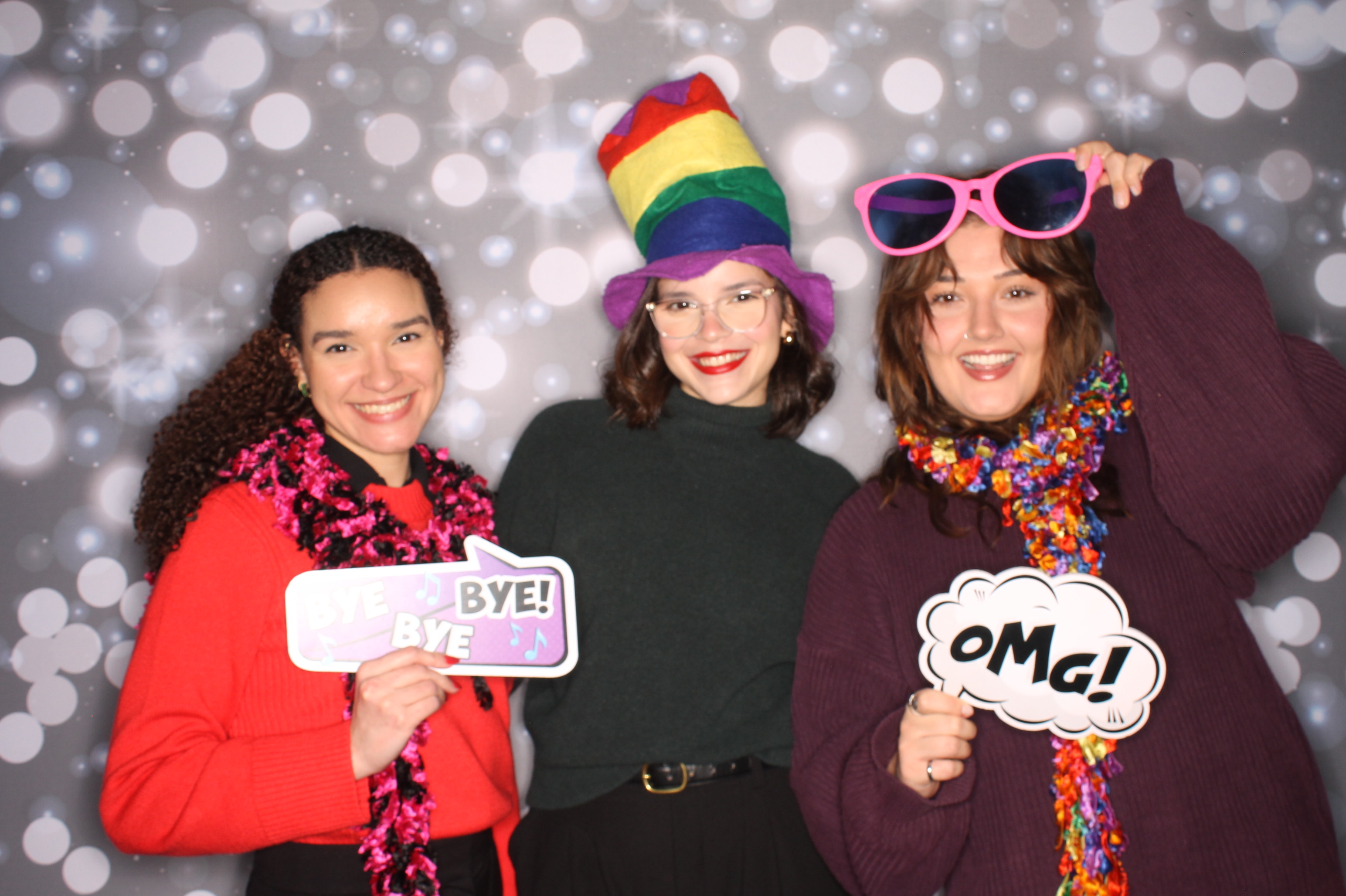 GE Feliz Navidad | View more photos from the event at gallery.photoboothcincy.com/u/PhotoBoothCincy/GE-Feliz-Navidad