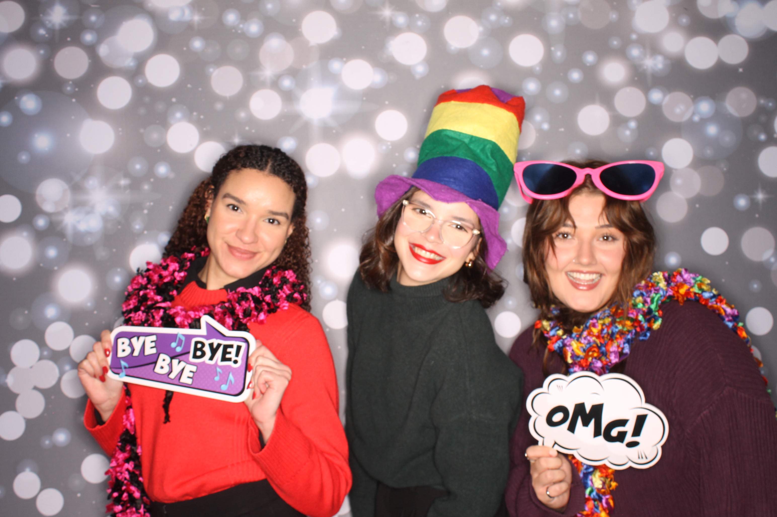 GE Feliz Navidad | View more photos from the event at gallery.photoboothcincy.com/u/PhotoBoothCincy/GE-Feliz-Navidad