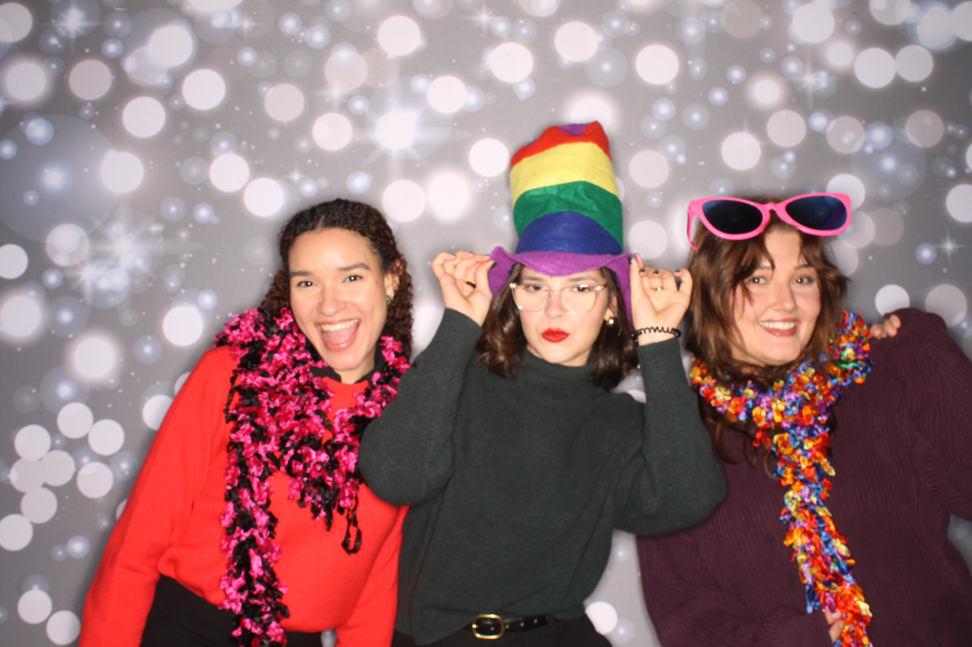 GE Feliz Navidad | View more photos from the event at gallery.photoboothcincy.com/u/PhotoBoothCincy/GE-Feliz-Navidad