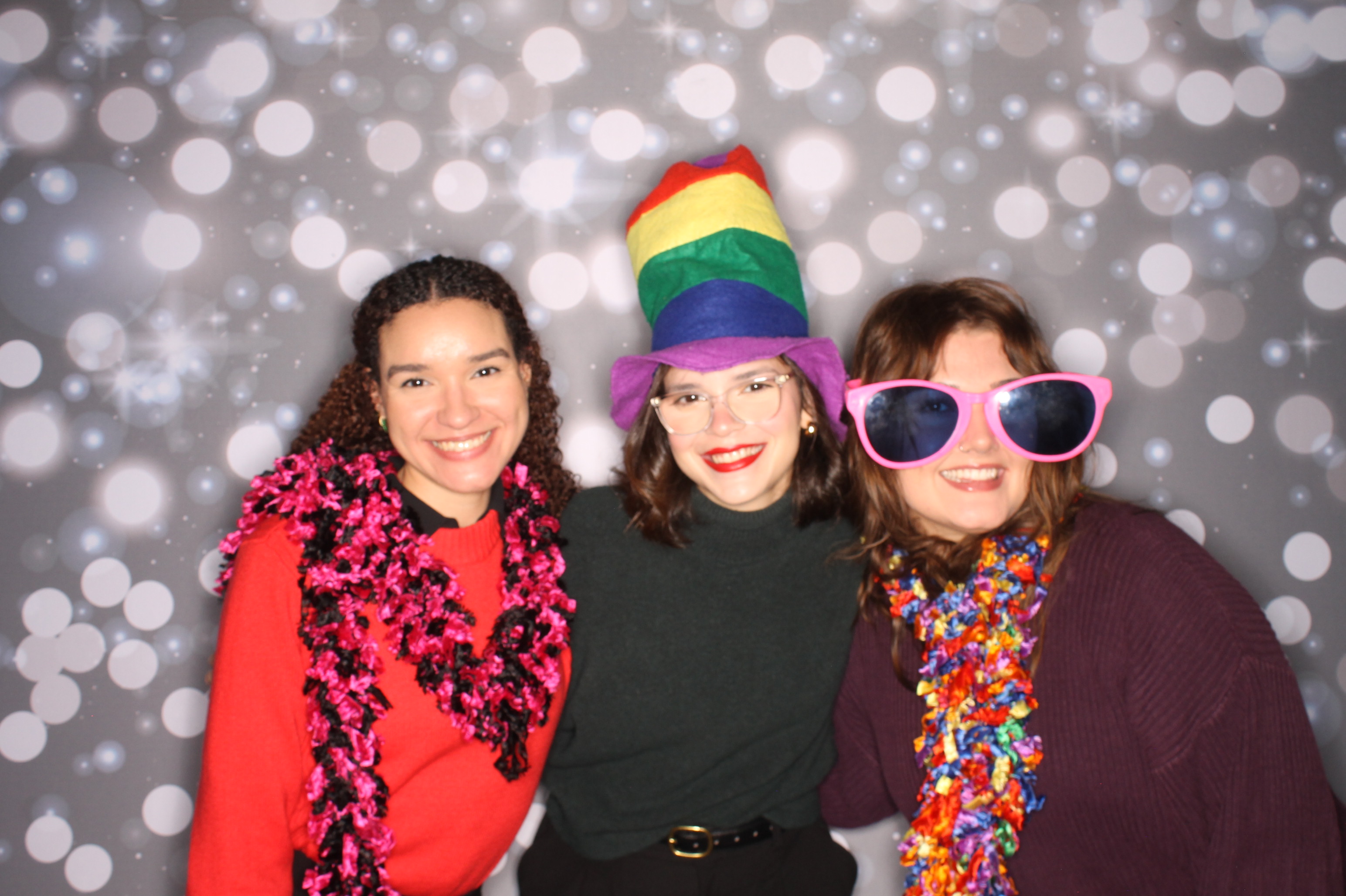 GE Feliz Navidad | View more photos from the event at gallery.photoboothcincy.com/u/PhotoBoothCincy/GE-Feliz-Navidad
