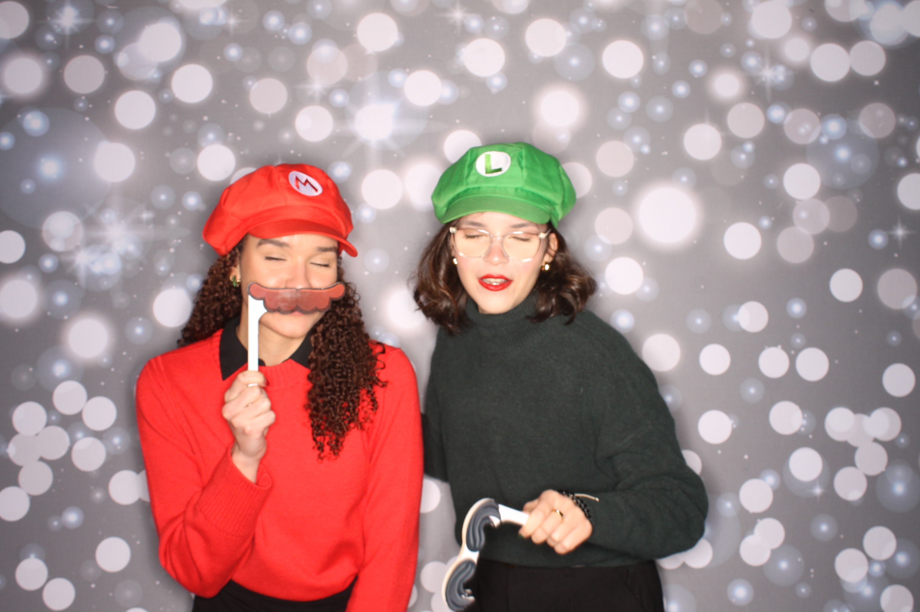 GE Feliz Navidad | View more photos from the event at gallery.photoboothcincy.com/u/PhotoBoothCincy/GE-Feliz-Navidad