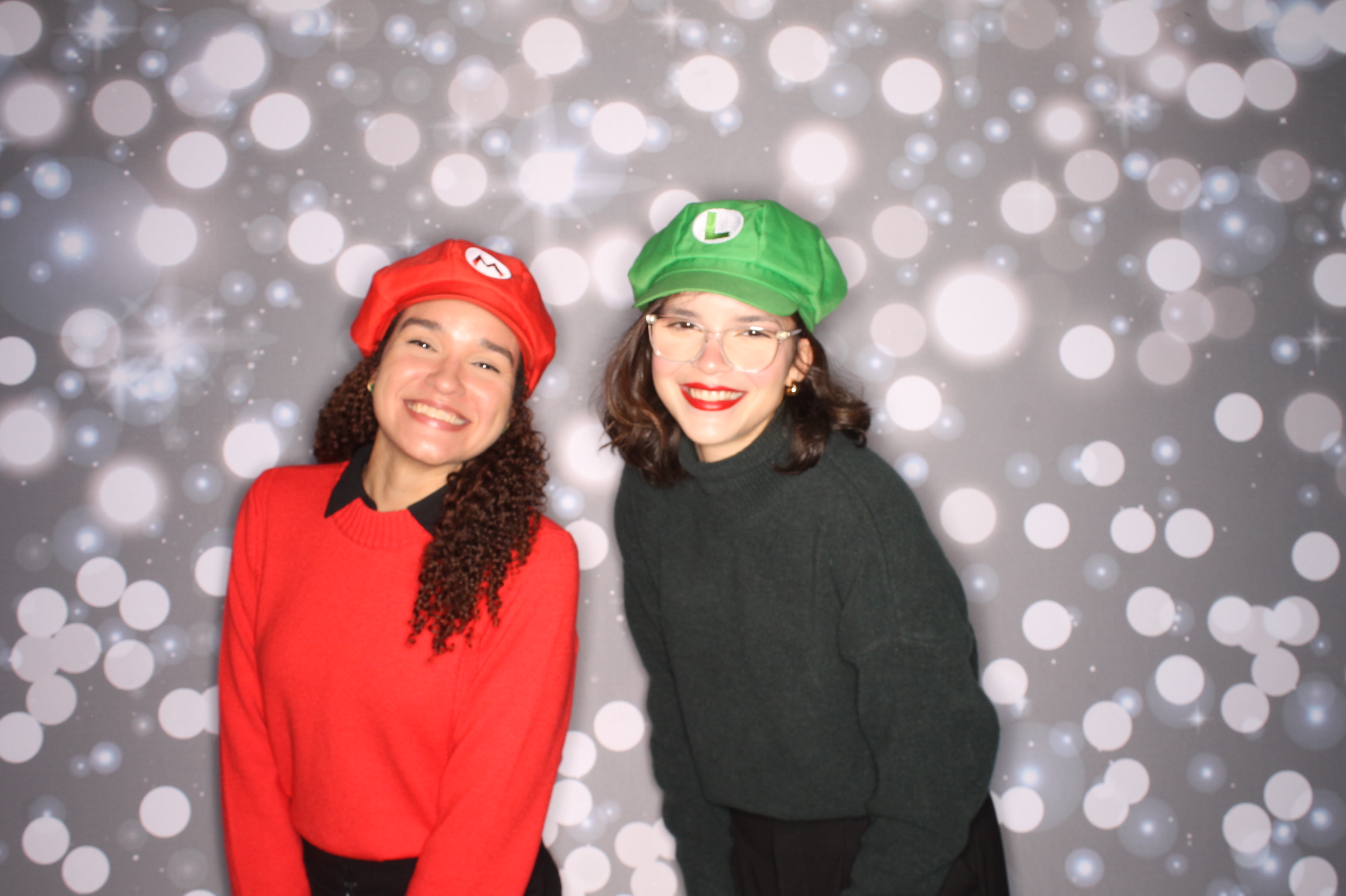 GE Feliz Navidad | View more photos from the event at gallery.photoboothcincy.com/u/PhotoBoothCincy/GE-Feliz-Navidad