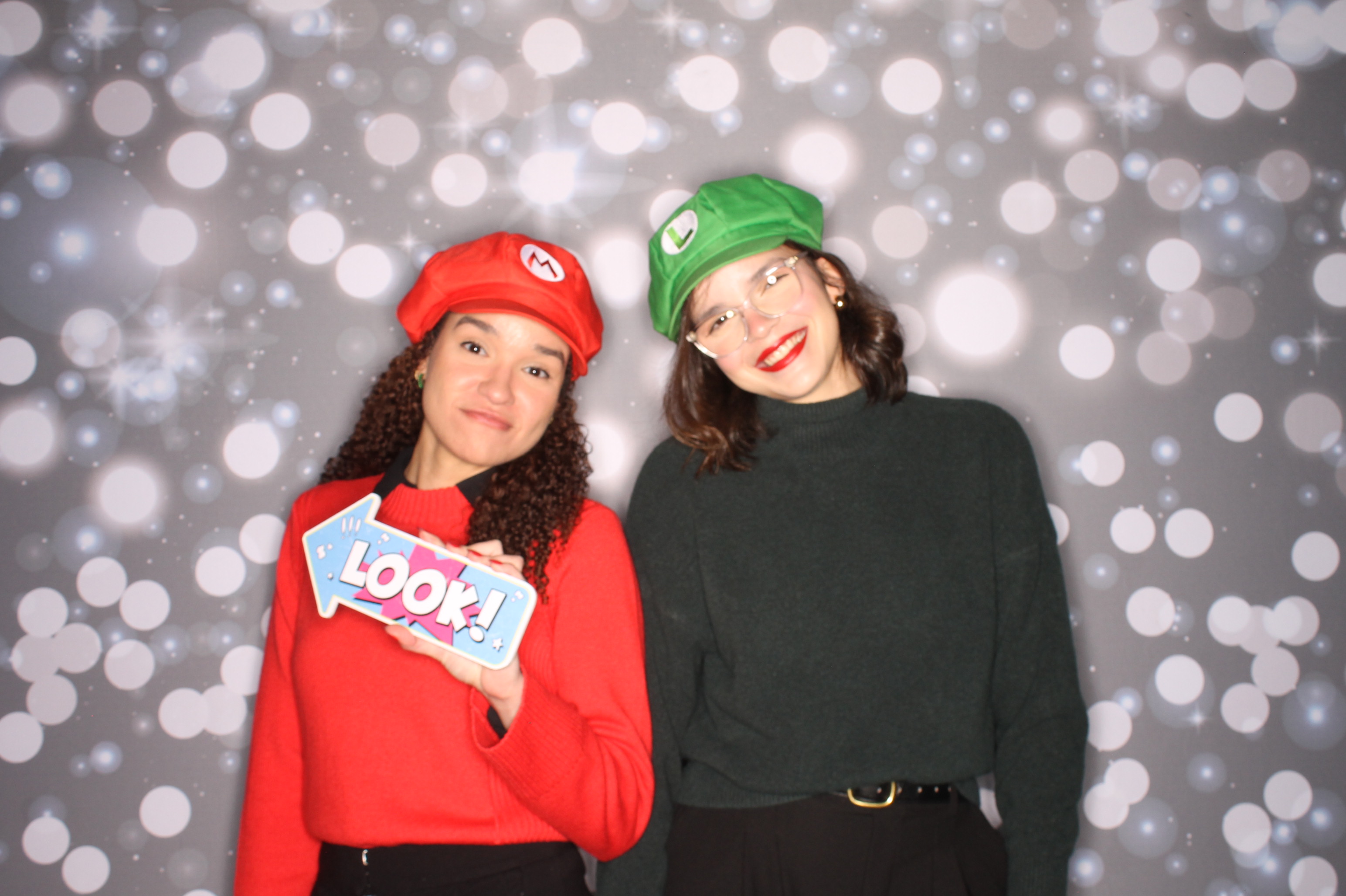 GE Feliz Navidad | View more photos from the event at gallery.photoboothcincy.com/u/PhotoBoothCincy/GE-Feliz-Navidad