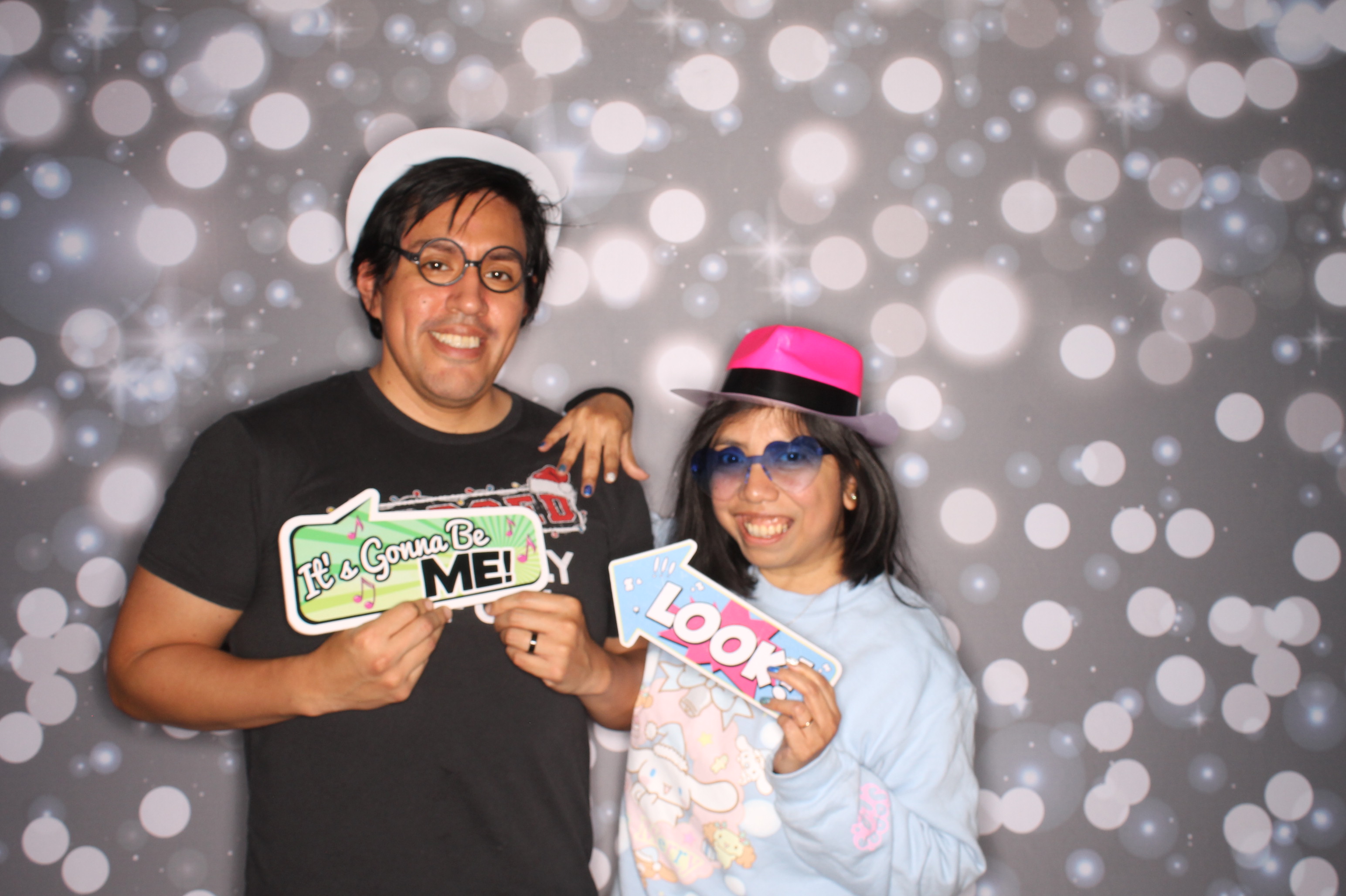 GE Feliz Navidad | View more photos from the event at gallery.photoboothcincy.com/u/PhotoBoothCincy/GE-Feliz-Navidad