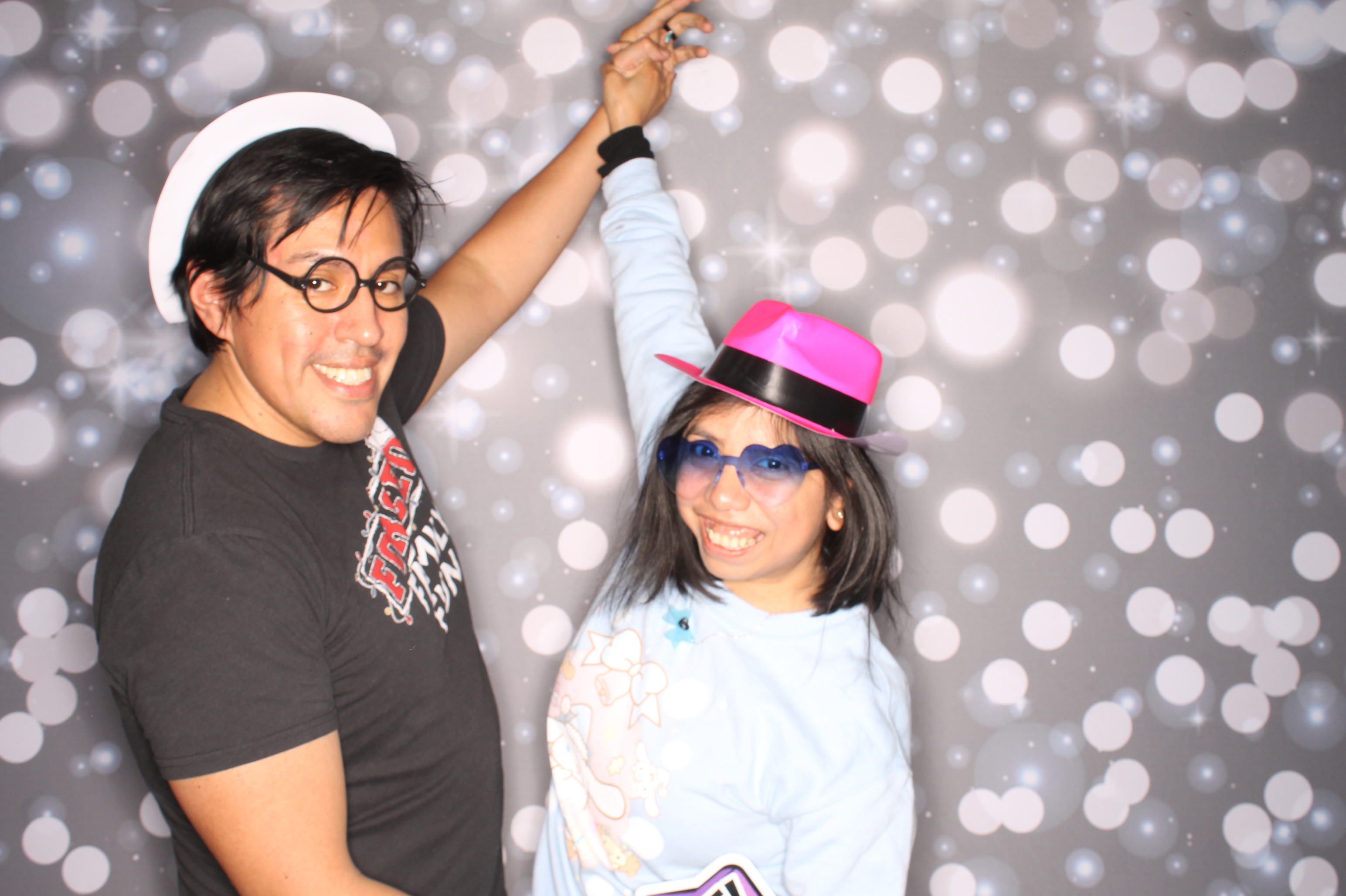 GE Feliz Navidad | View more photos from the event at gallery.photoboothcincy.com/u/PhotoBoothCincy/GE-Feliz-Navidad