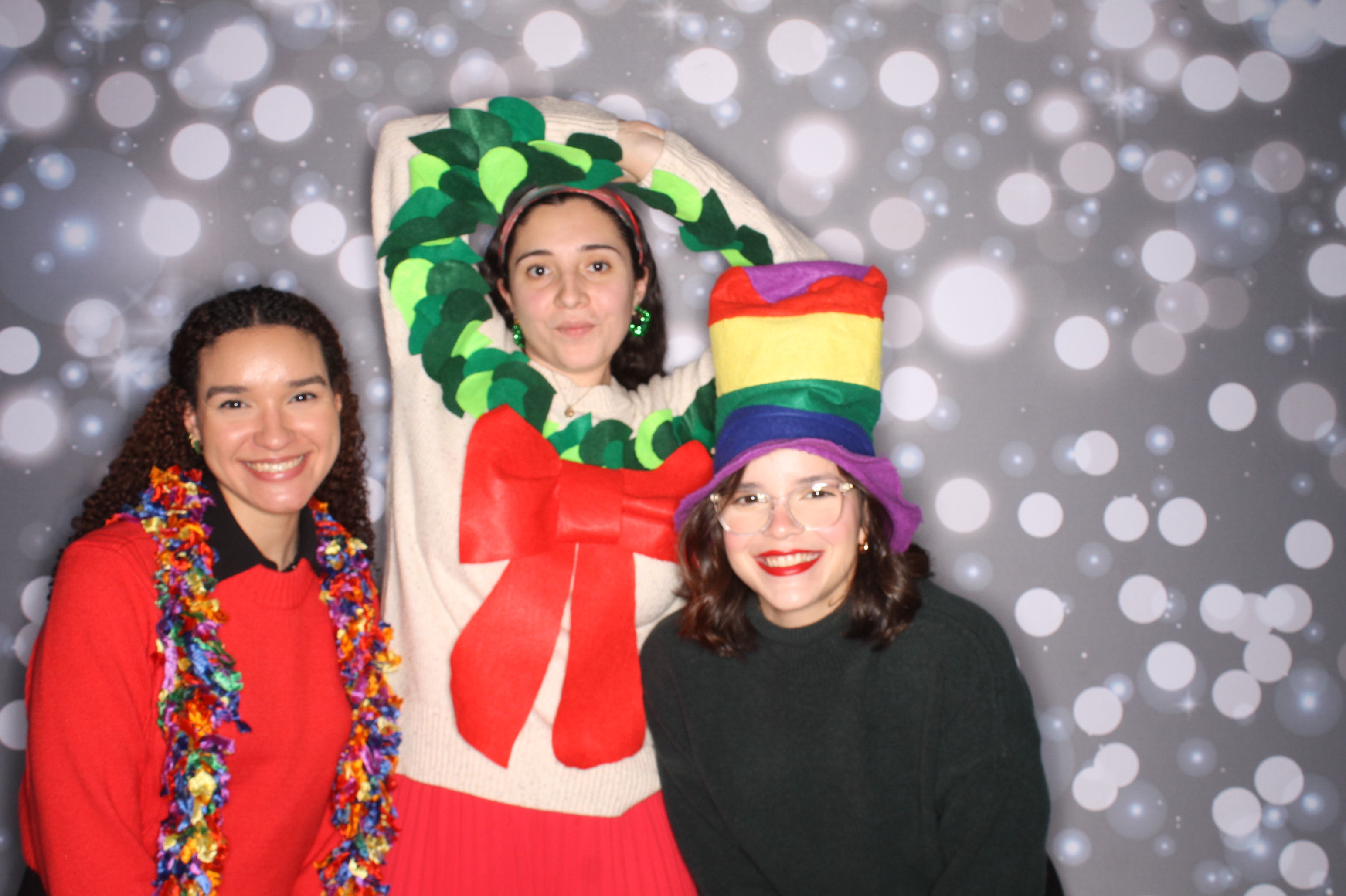 GE Feliz Navidad | View more photos from the event at gallery.photoboothcincy.com/u/PhotoBoothCincy/GE-Feliz-Navidad