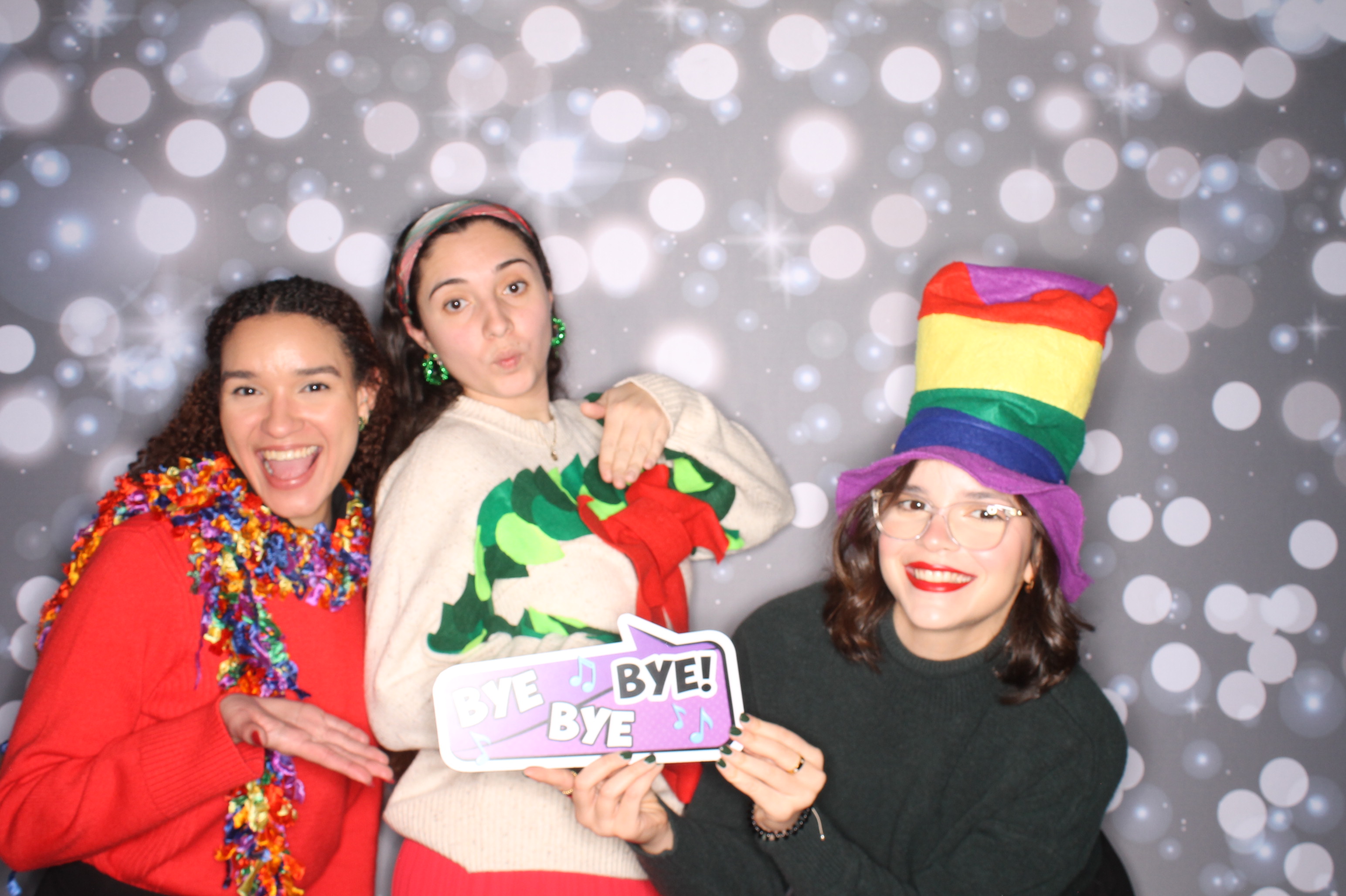 GE Feliz Navidad | View more photos from the event at gallery.photoboothcincy.com/u/PhotoBoothCincy/GE-Feliz-Navidad