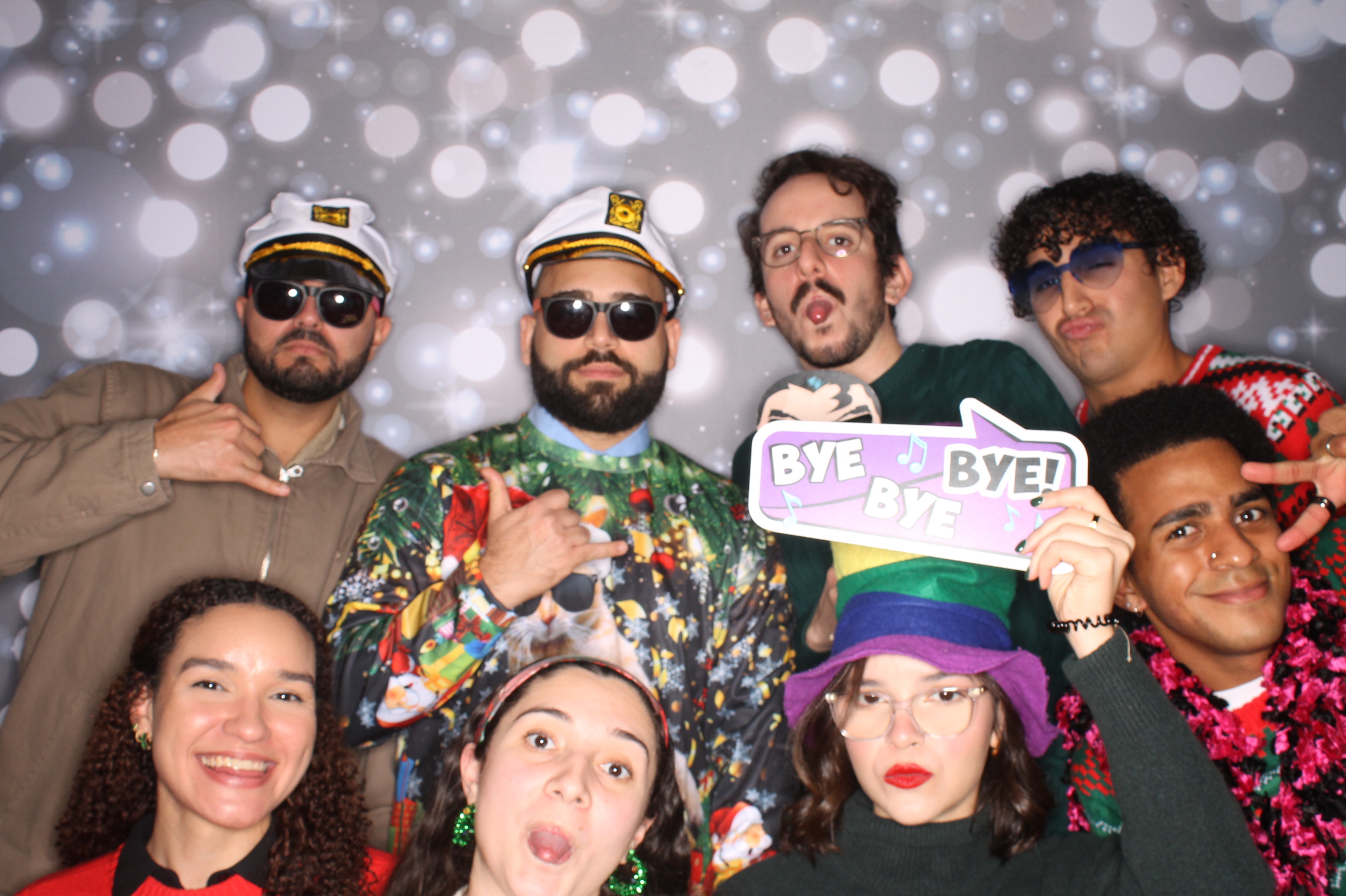GE Feliz Navidad | View more photos from the event at gallery.photoboothcincy.com/u/PhotoBoothCincy/GE-Feliz-Navidad